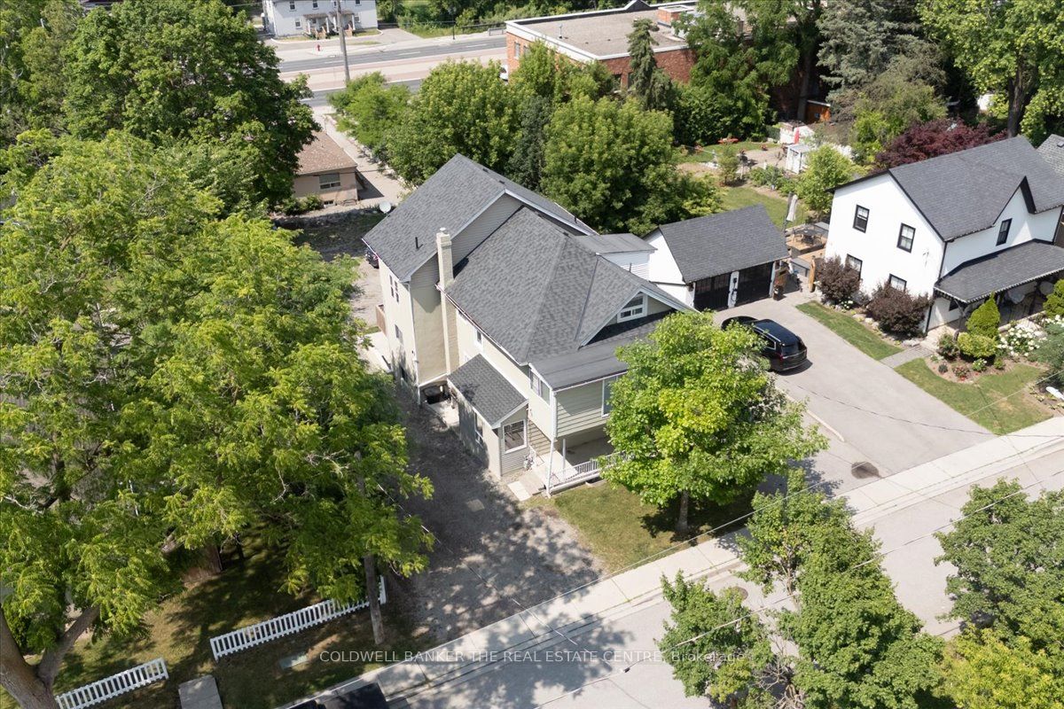 379 Simcoe Street Property Photo 11