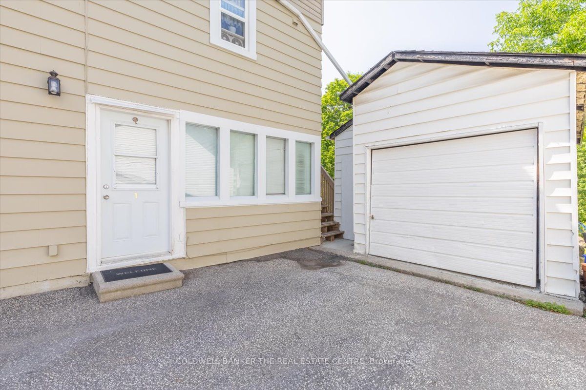 379 Simcoe Street Property Photo 15