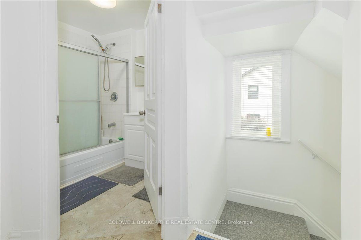 379 Simcoe Street Property Photo 19