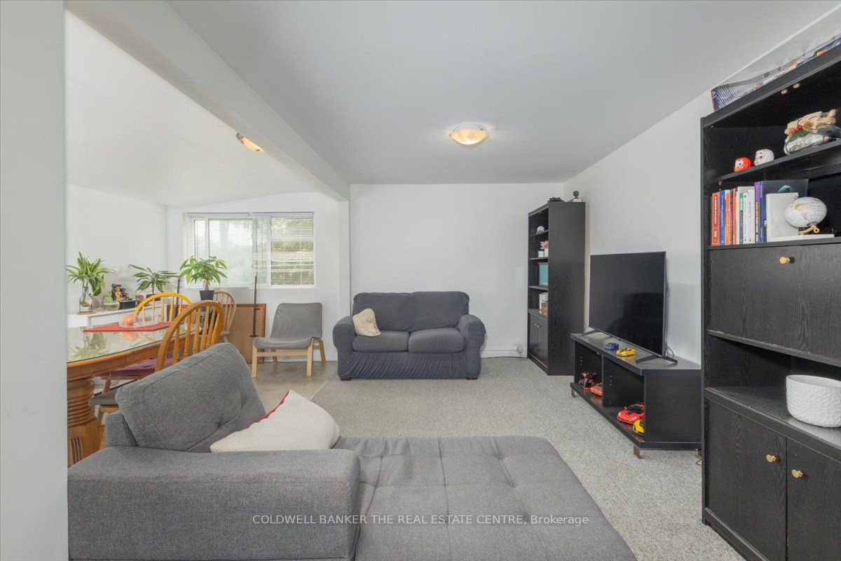 379 Simcoe Street Property Photo 20