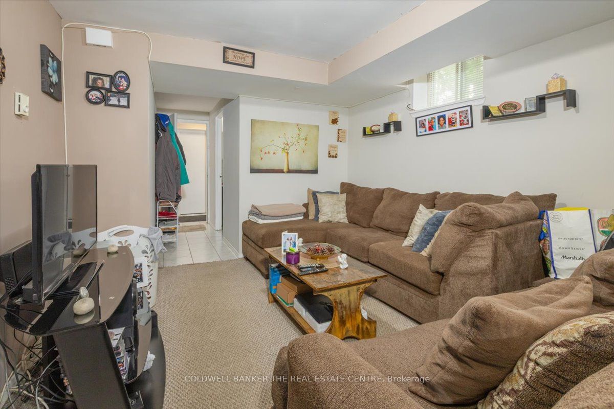 379 Simcoe Street Property Photo 35
