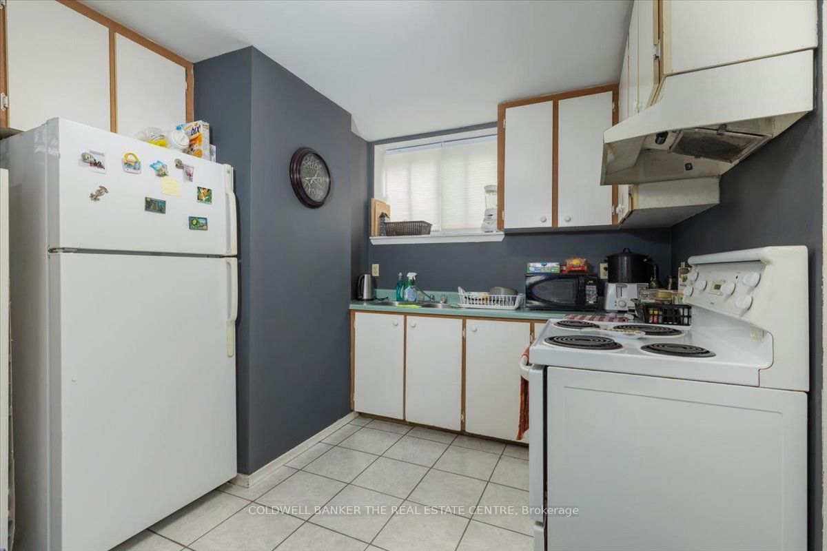 379 Simcoe Street Property Photo 36