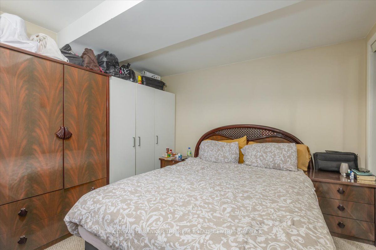 379 Simcoe Street Property Photo 37
