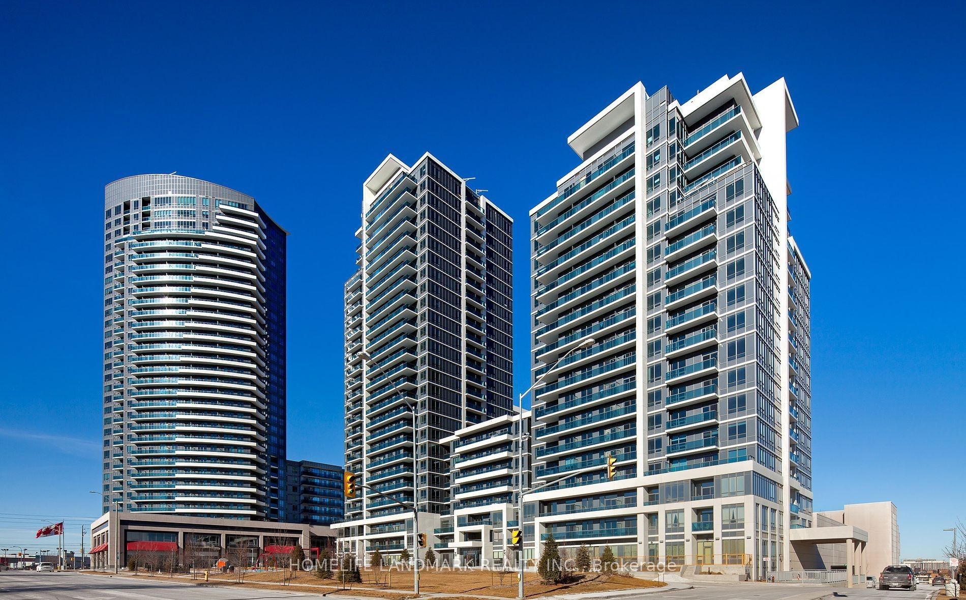 7171 Yonge St Property Photo 1