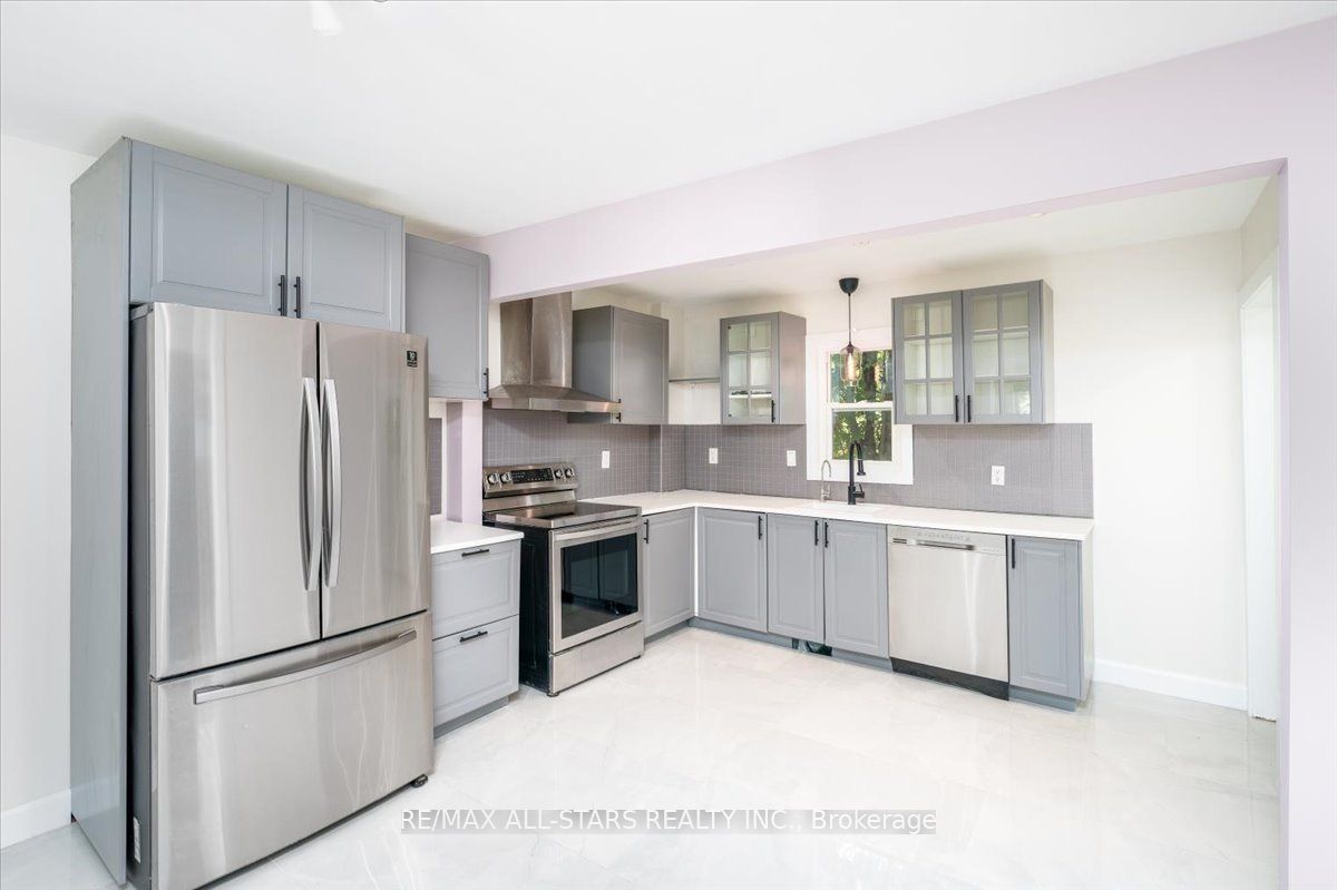 489 Bay Street Property Photo 2