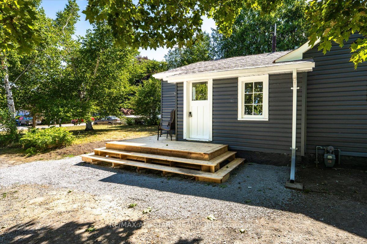 489 Bay Street Property Photo 4