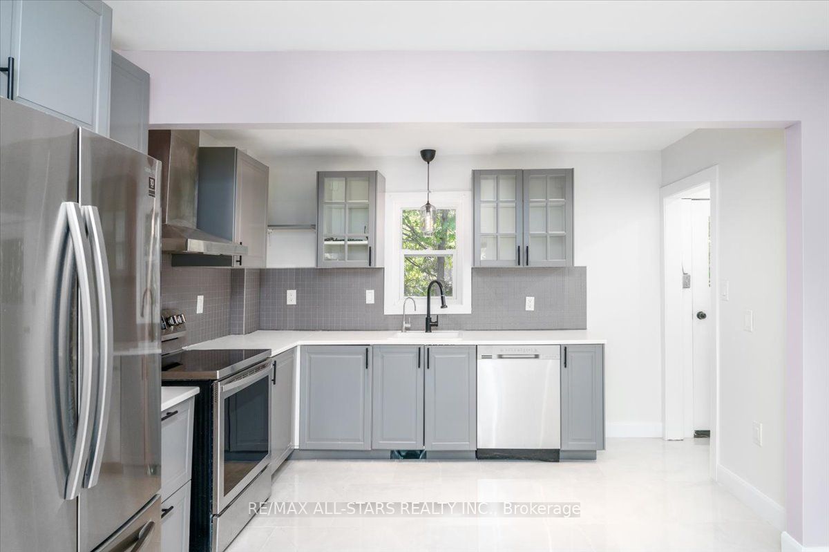 489 Bay Street Property Photo 5