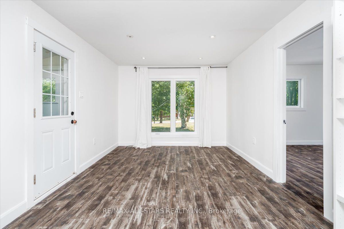 489 Bay Street Property Photo 6