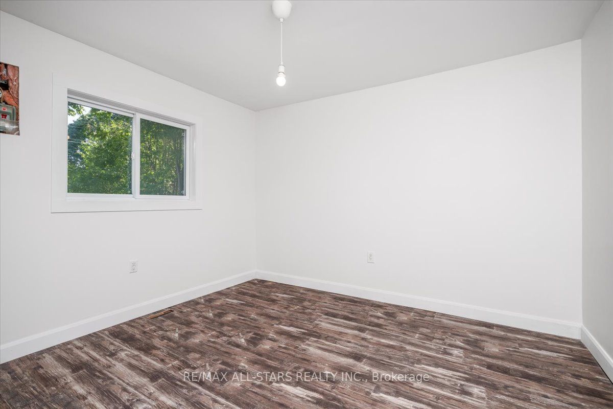 489 Bay Street Property Photo 11