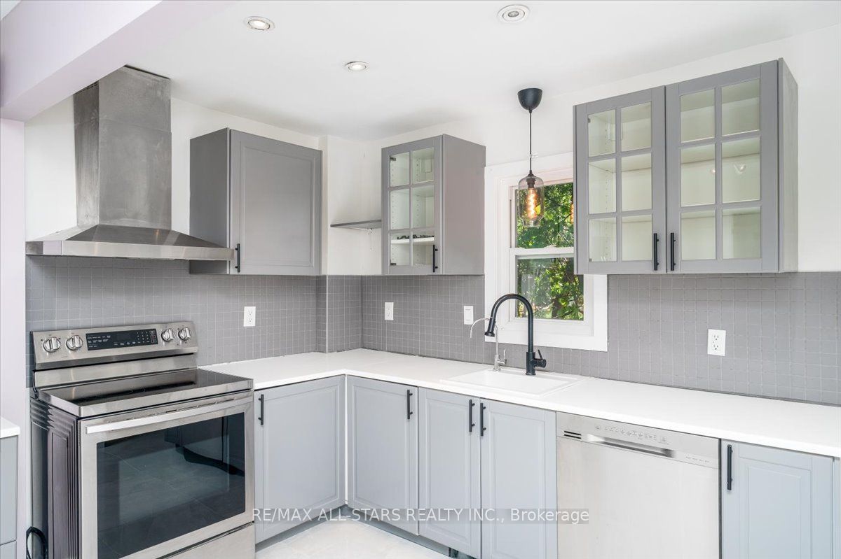 489 Bay Street Property Photo 12