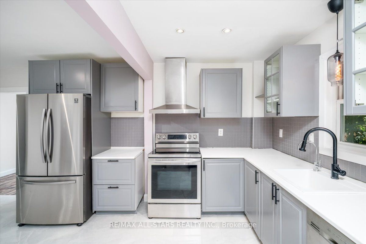 489 Bay Street Property Photo 13