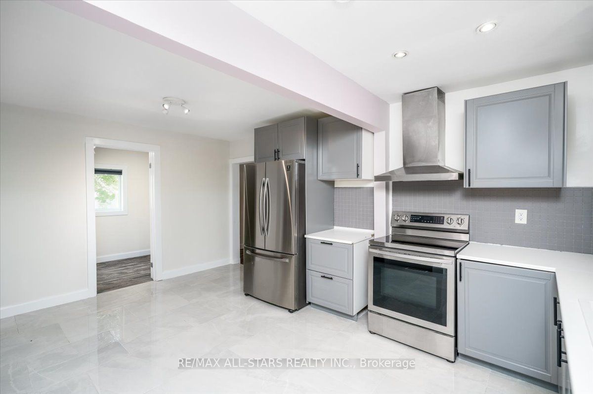 489 Bay Street Property Photo 14