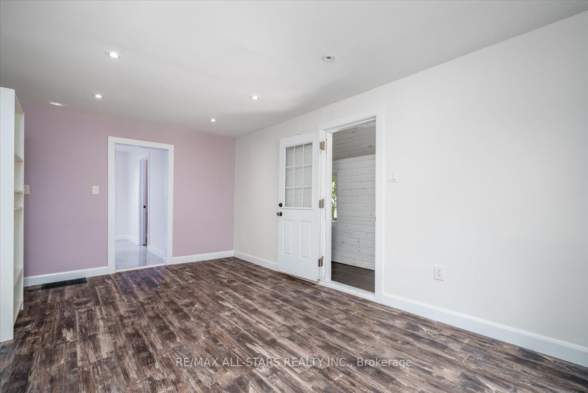 489 Bay Street Property Photo 15