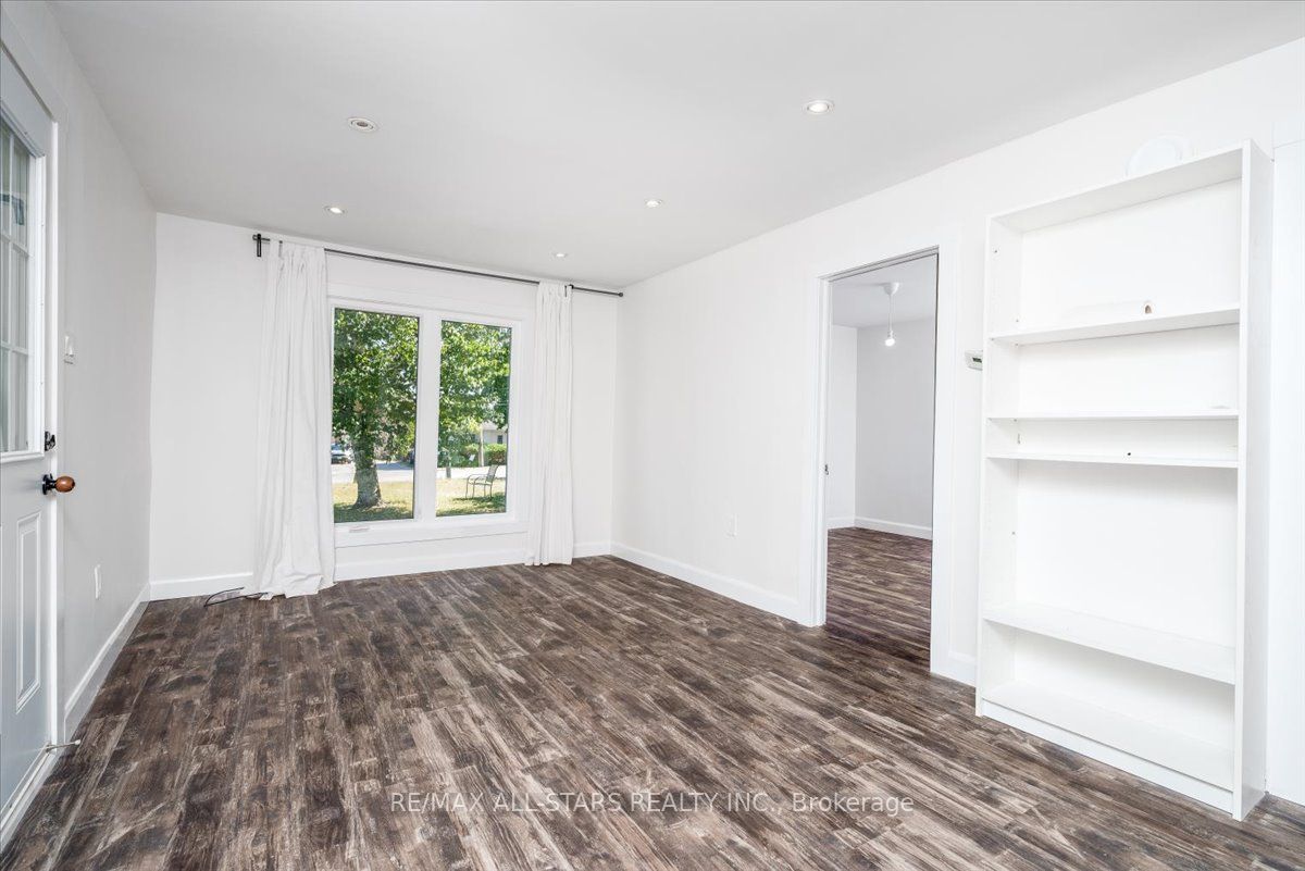 489 Bay Street Property Photo 17