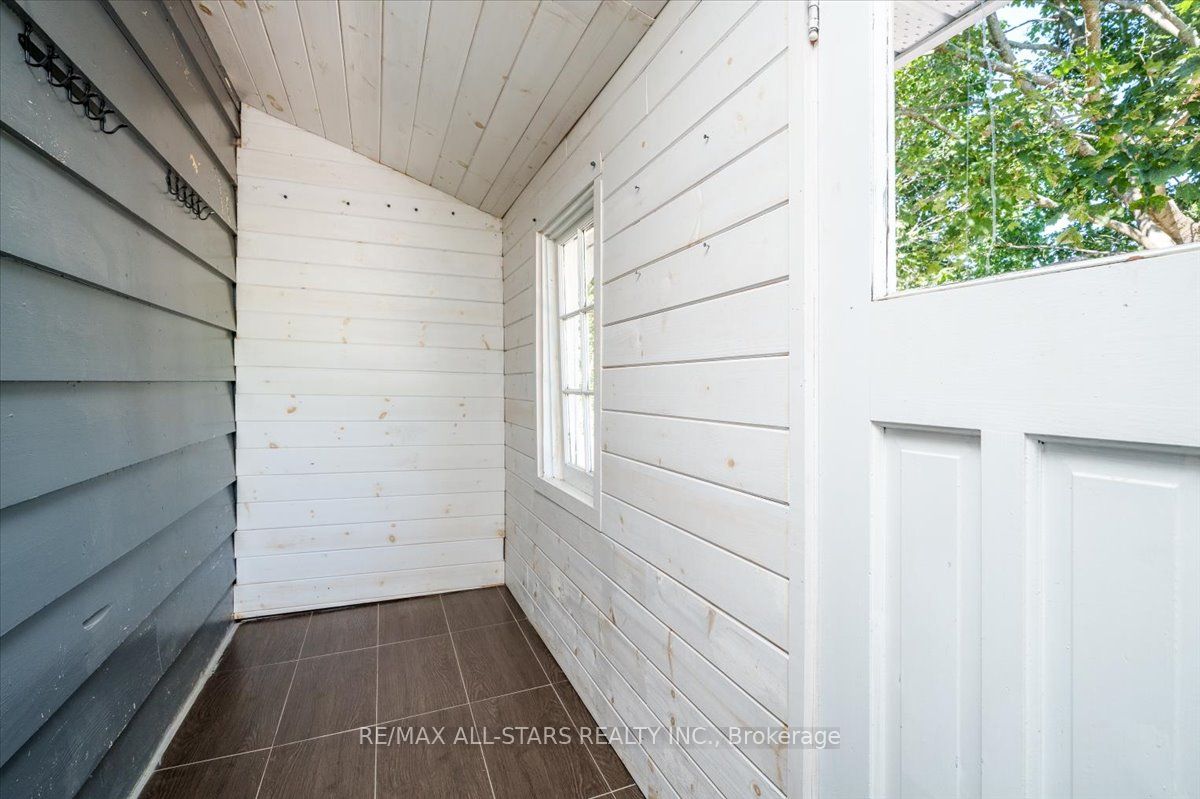 489 Bay Street Property Photo 19