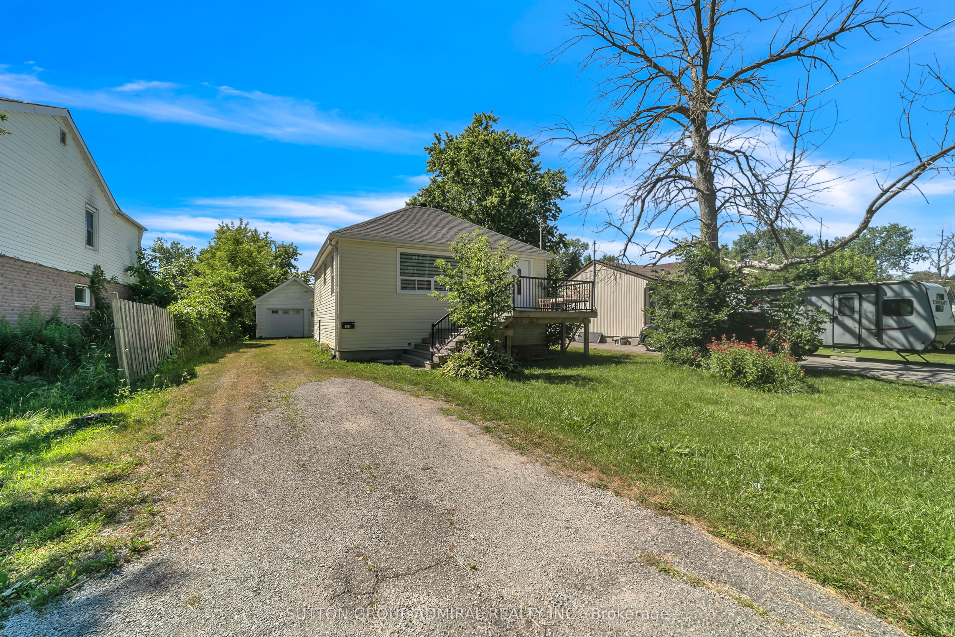 305 Kenwood Avenue Property Photo 1