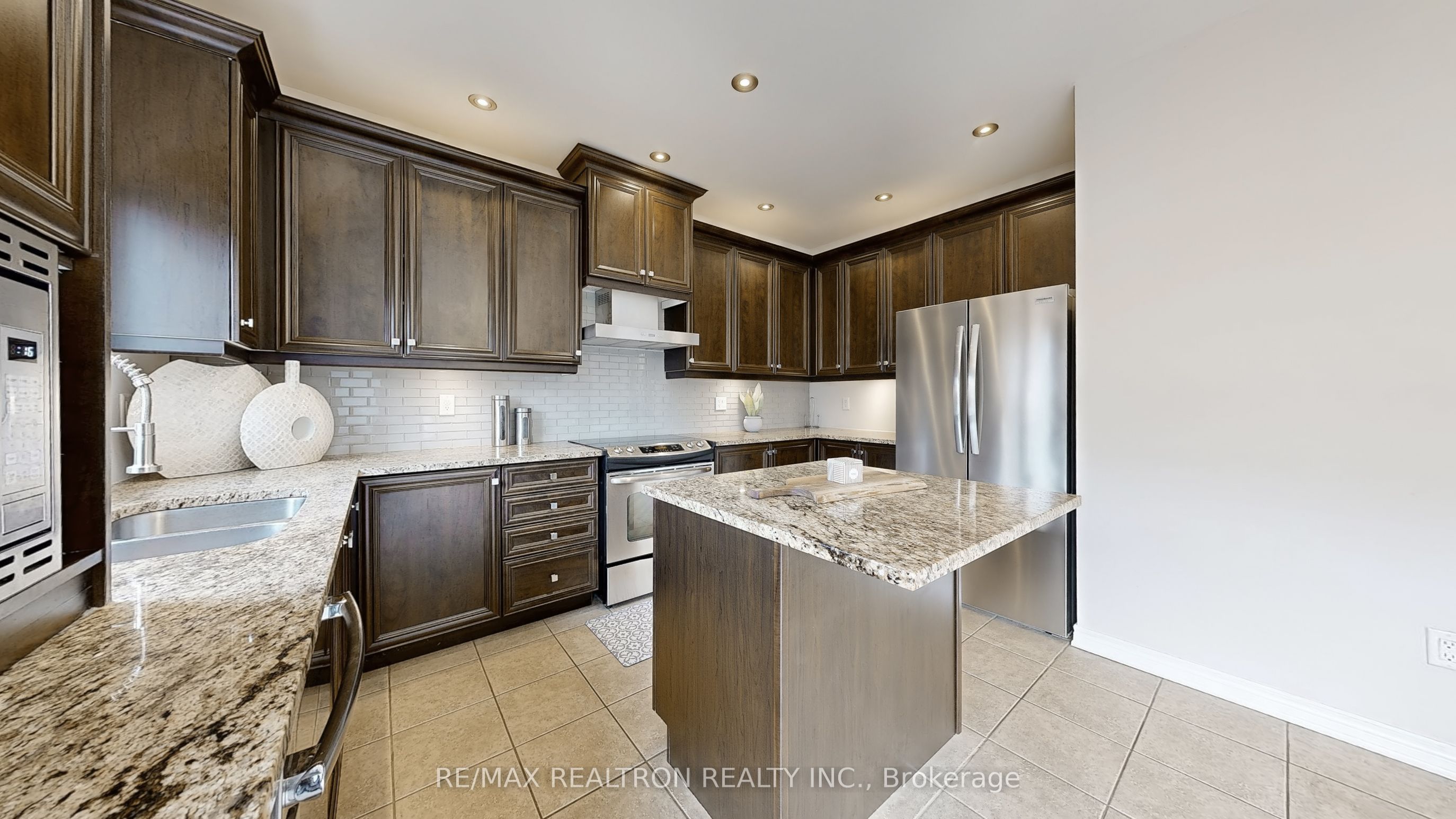 255 Selwyn Road Property Photo 15
