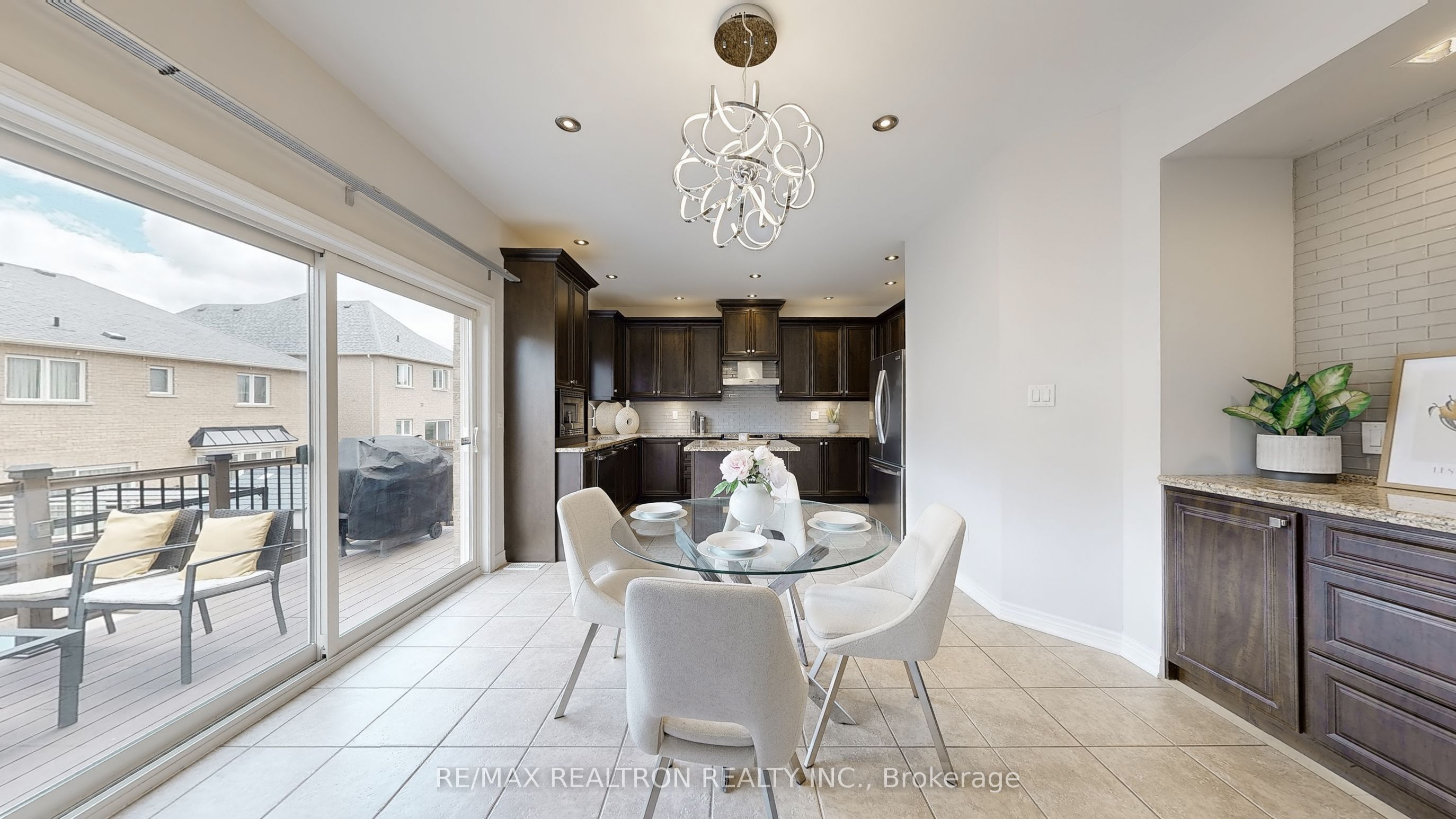 255 Selwyn Road Property Photo 17