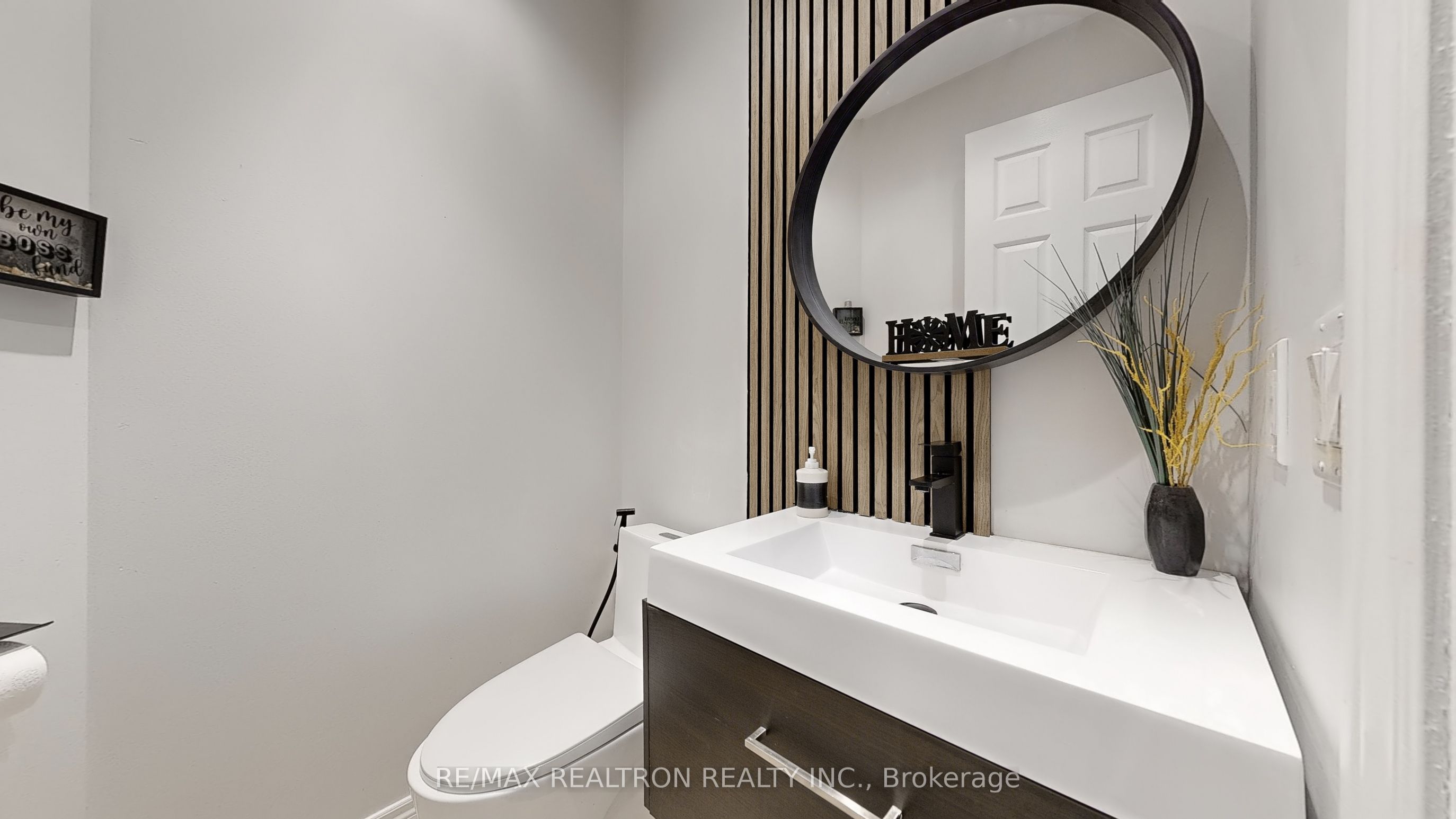 255 Selwyn Road Property Photo 18