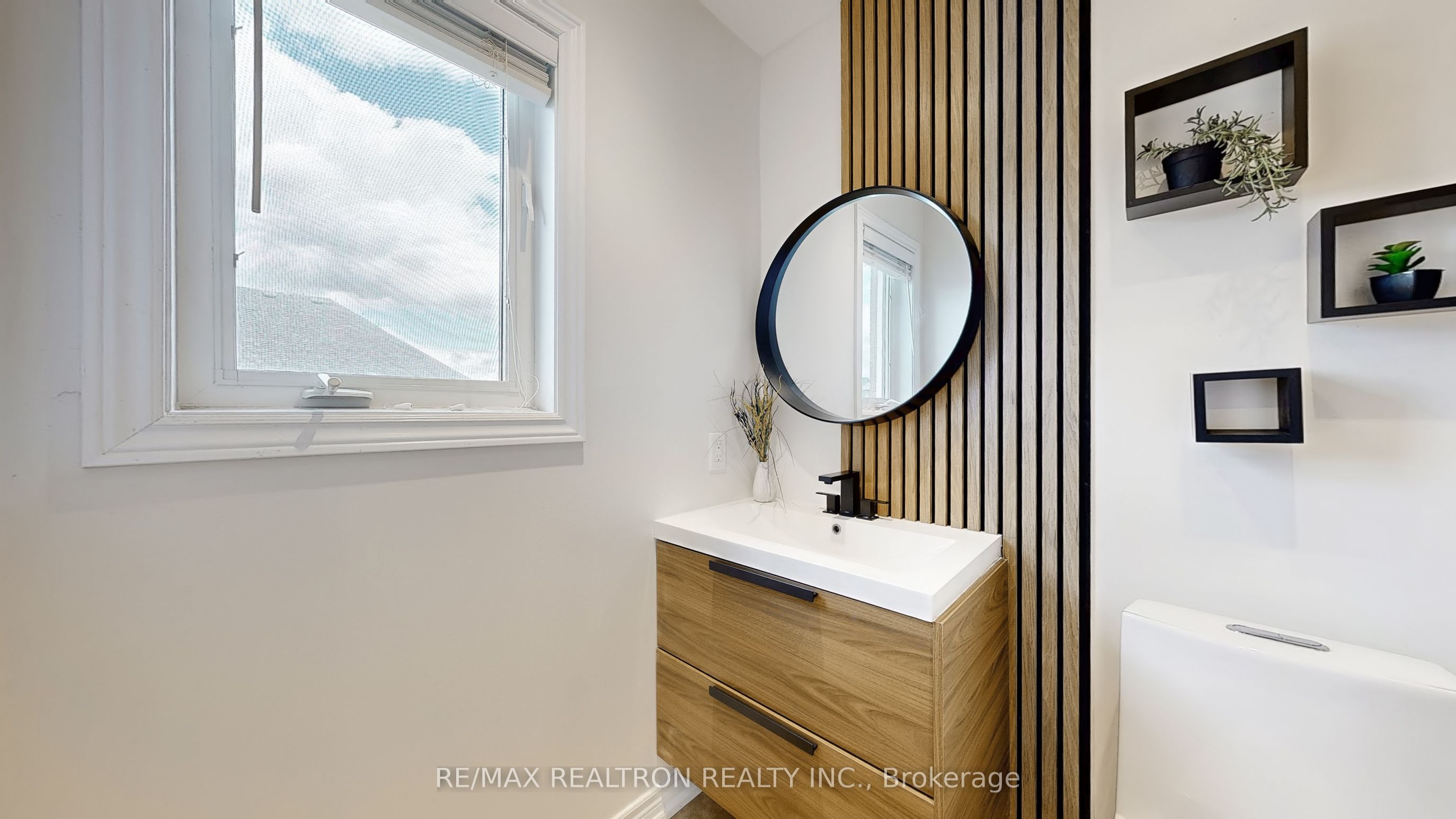 255 Selwyn Road Property Photo 34