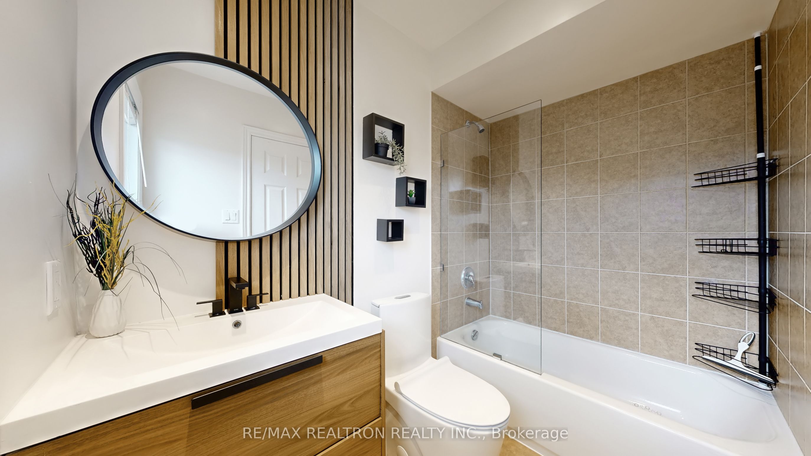 255 Selwyn Road Property Photo 35