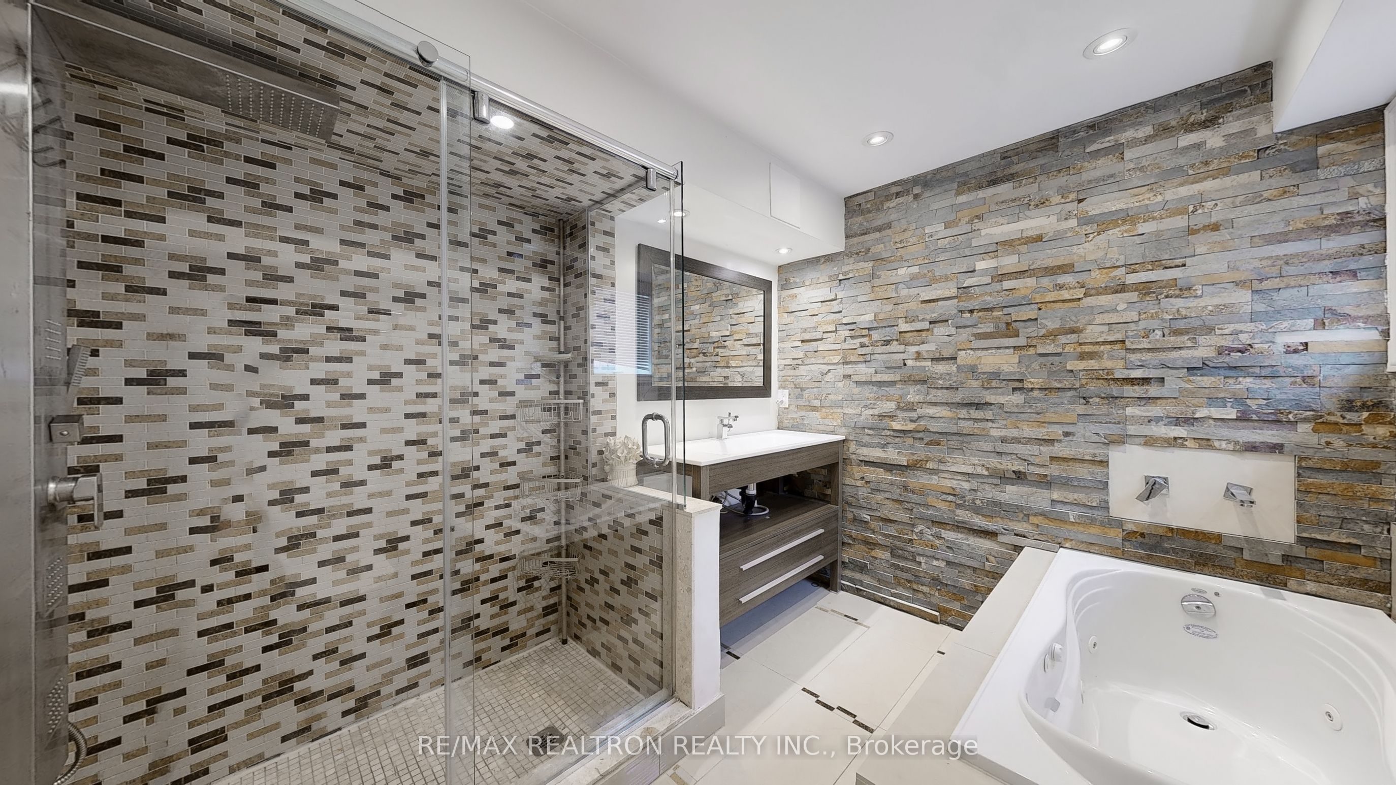255 Selwyn Road Property Photo 46