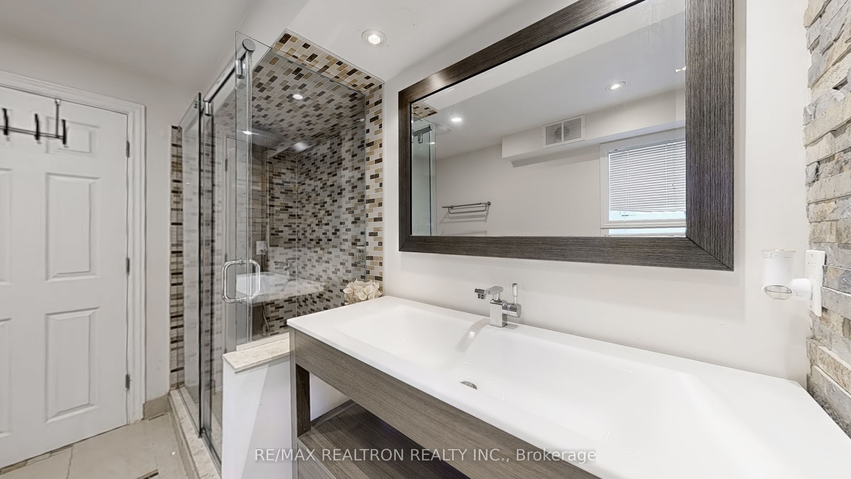 255 Selwyn Road Property Photo 47