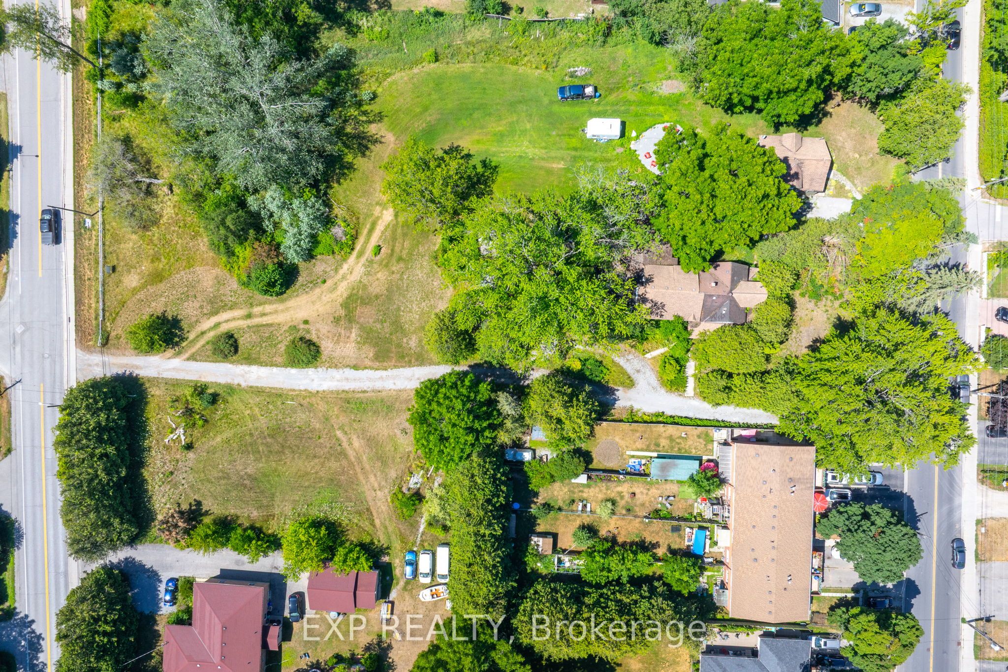 895 Lake Drive E Property Photo 2