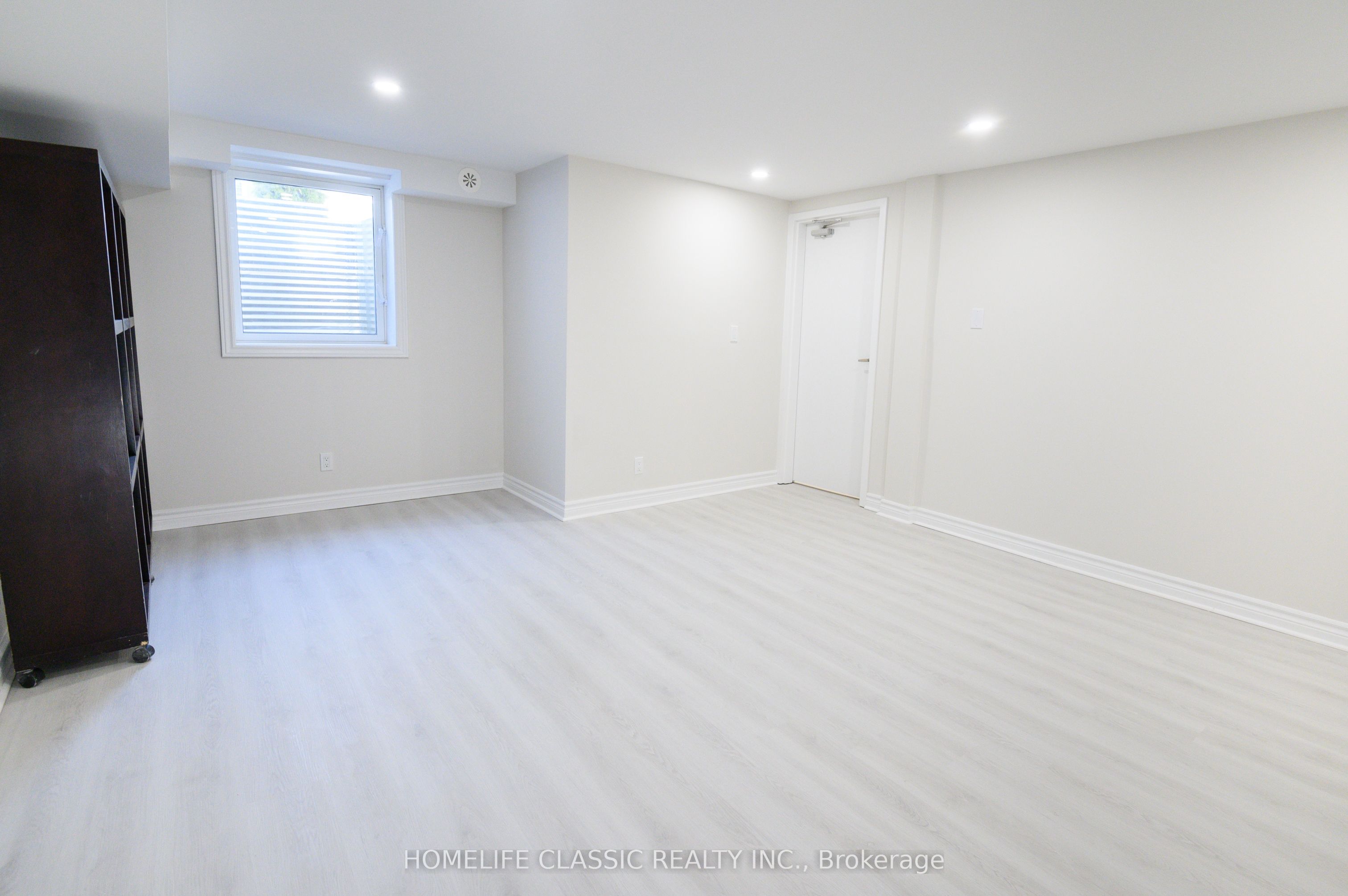 2915 Bur Oak Avenue Lower Unit Property Photo 4