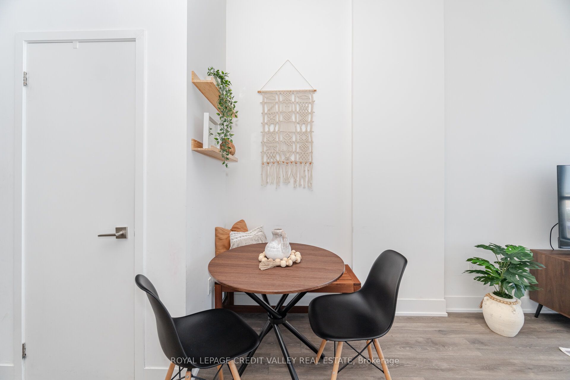 2908 Highway 7 Road 211 Property Photo 9