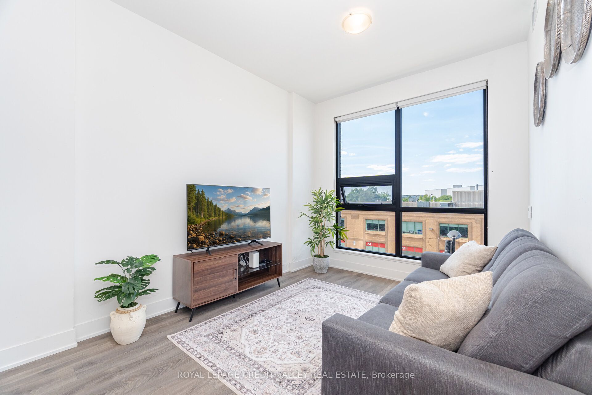 2908 Highway 7 Road 211 Property Photo 12