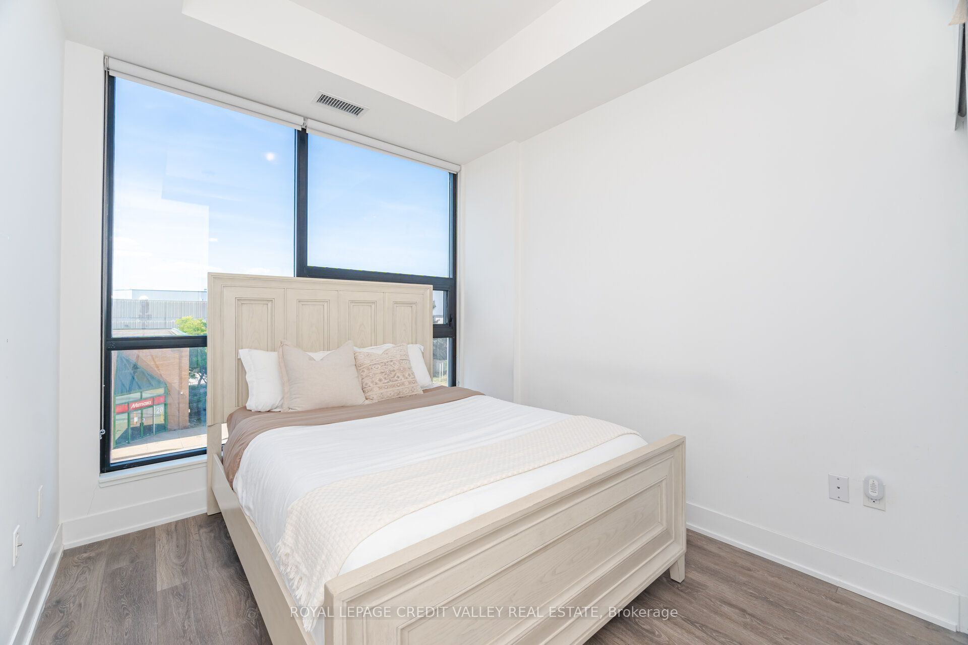 2908 Highway 7 Road 211 Property Photo 15