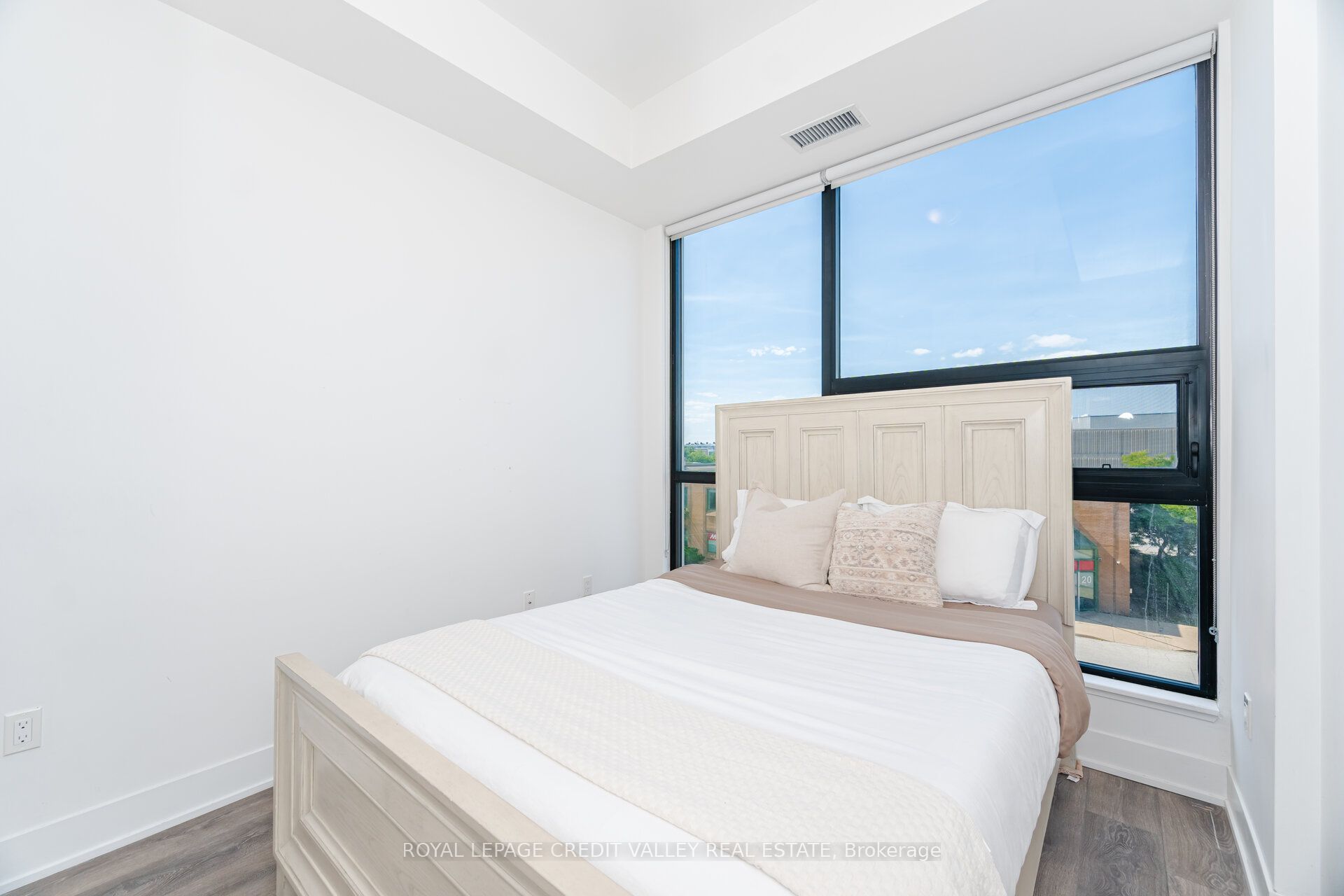 2908 Highway 7 Road 211 Property Photo 17