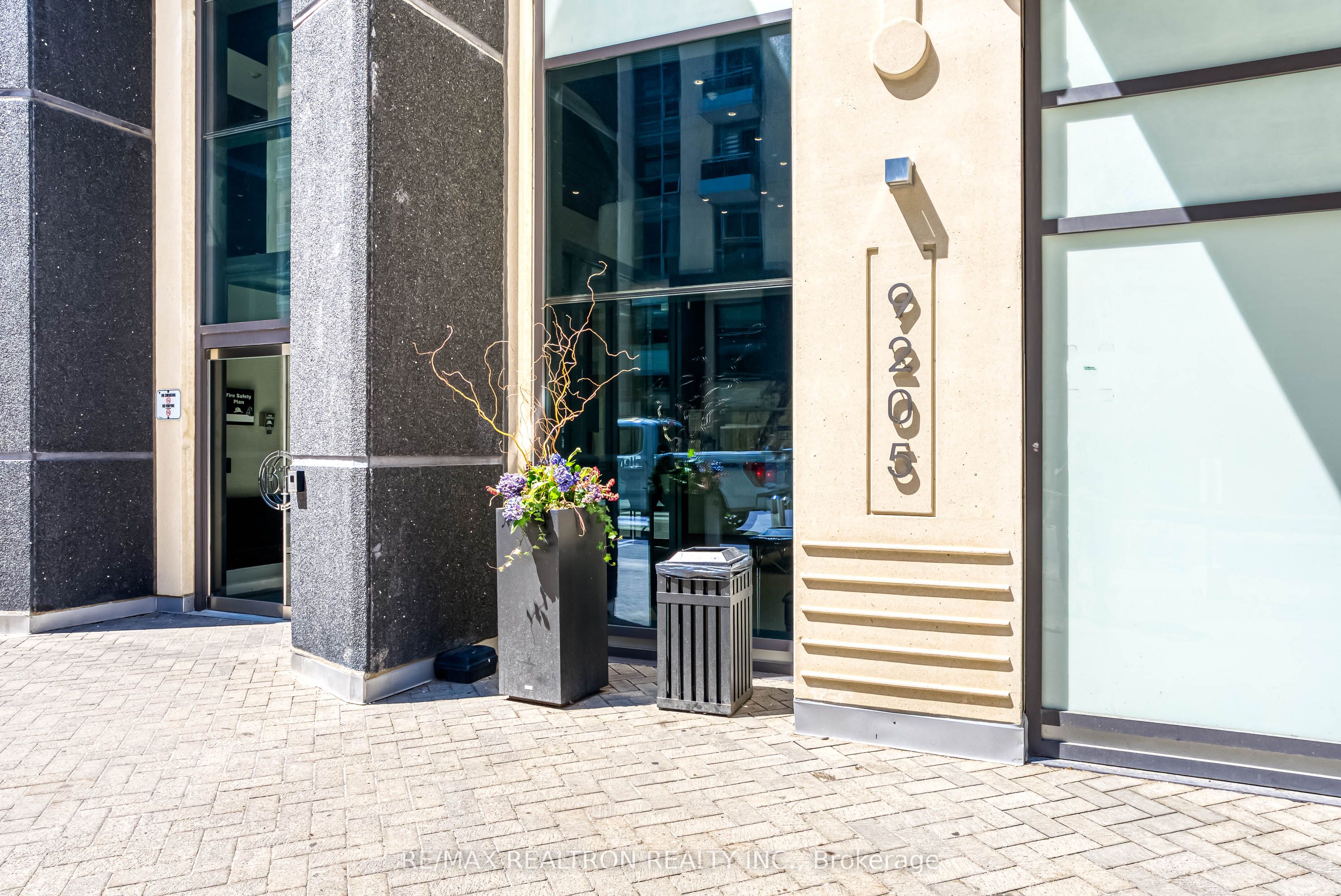9205 Yonge Street 1502 Ne Property Photo 2