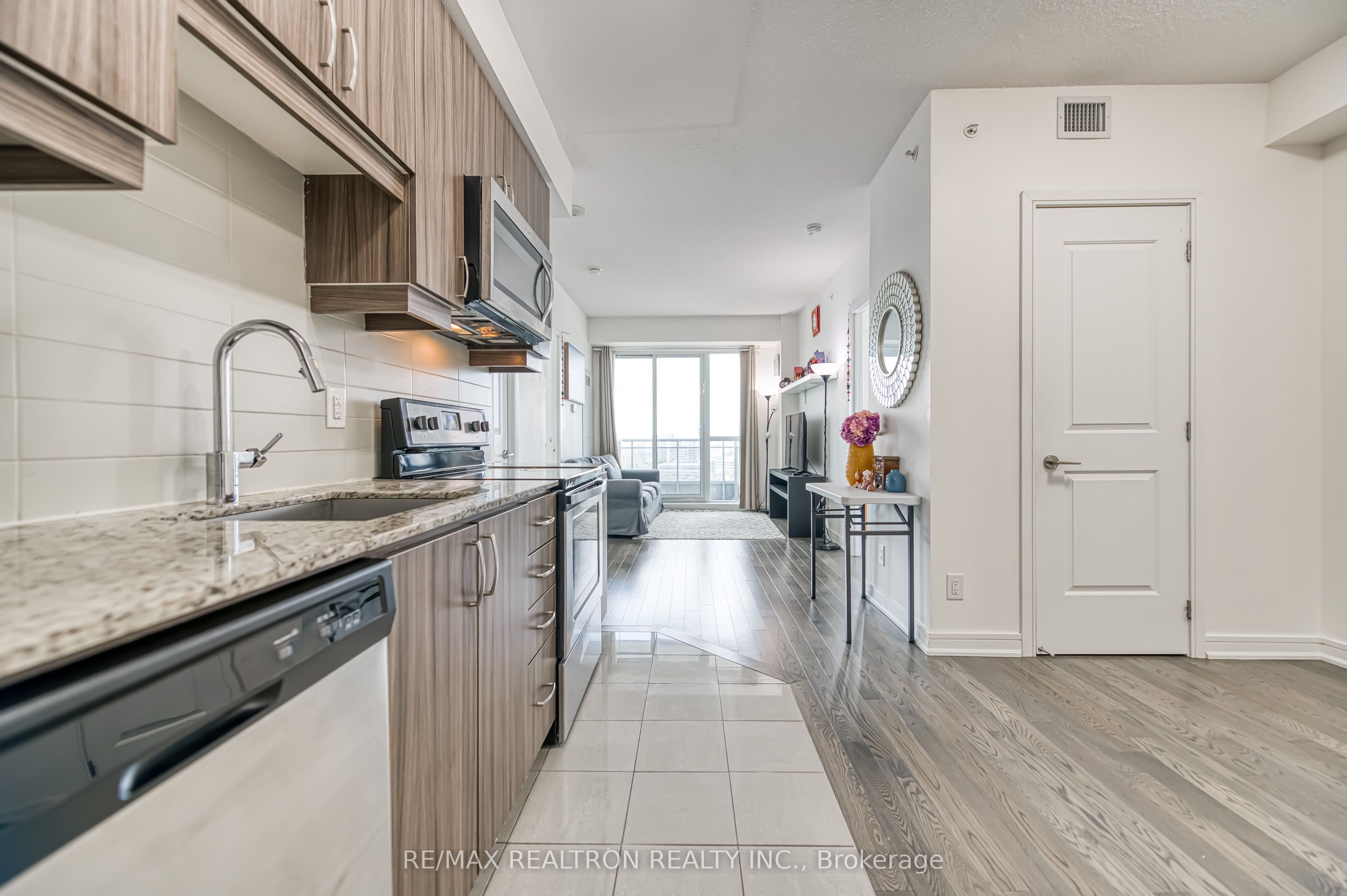 9205 Yonge Street 1502 Ne Property Photo 5