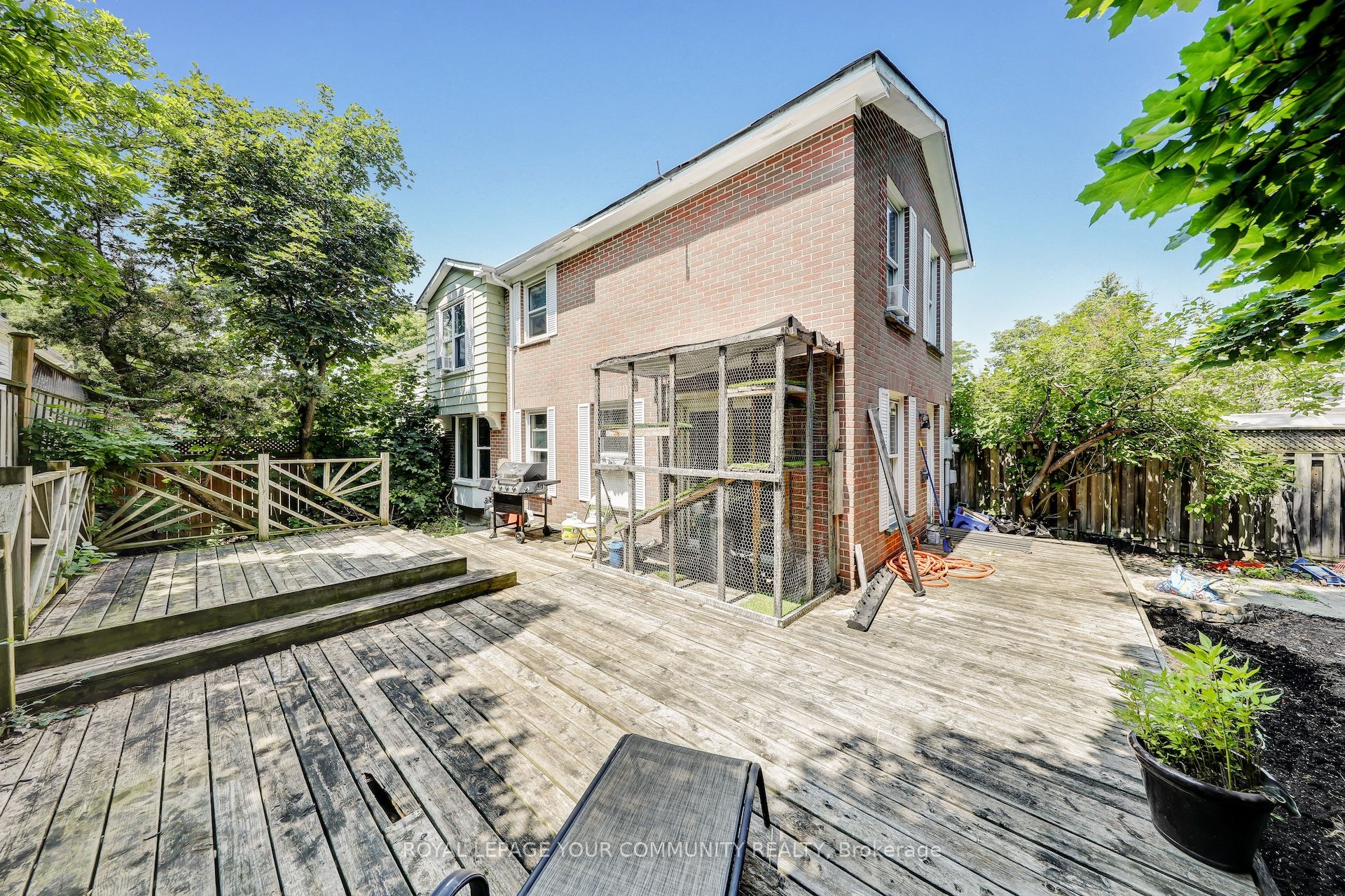 63 SPRINGHEAD Gardens Property Photo 1