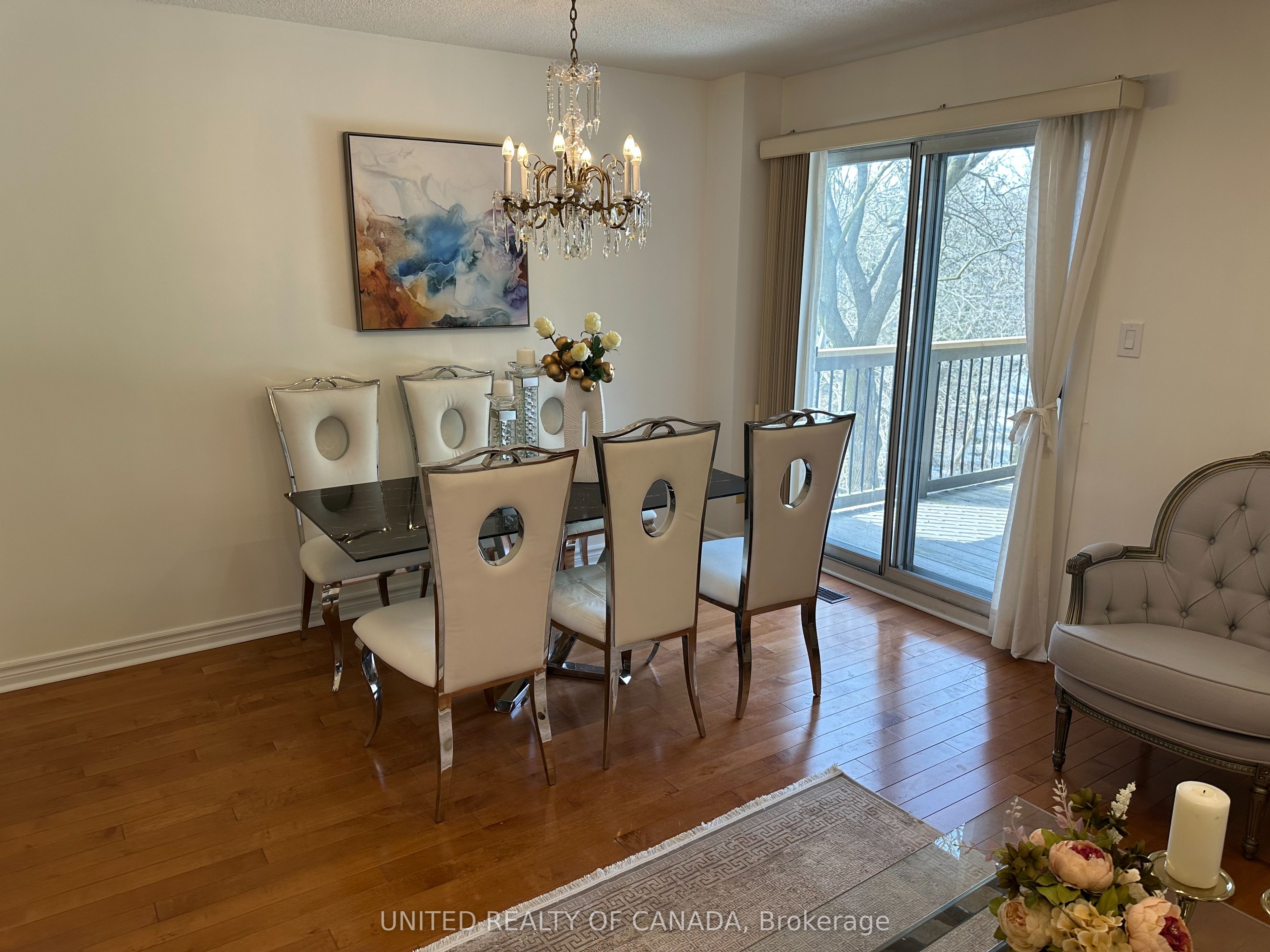 102 Baywood Court Property Photo 8