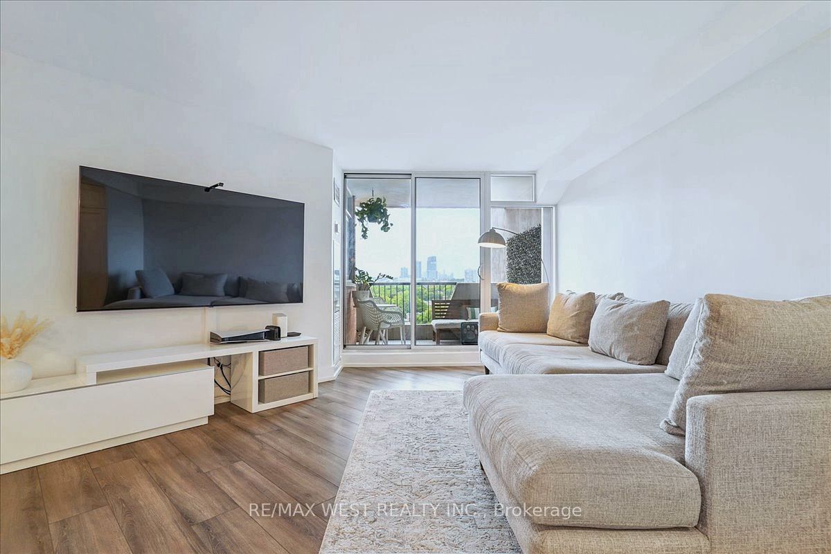 7811 Yonge Street 1008 Property Photo 1