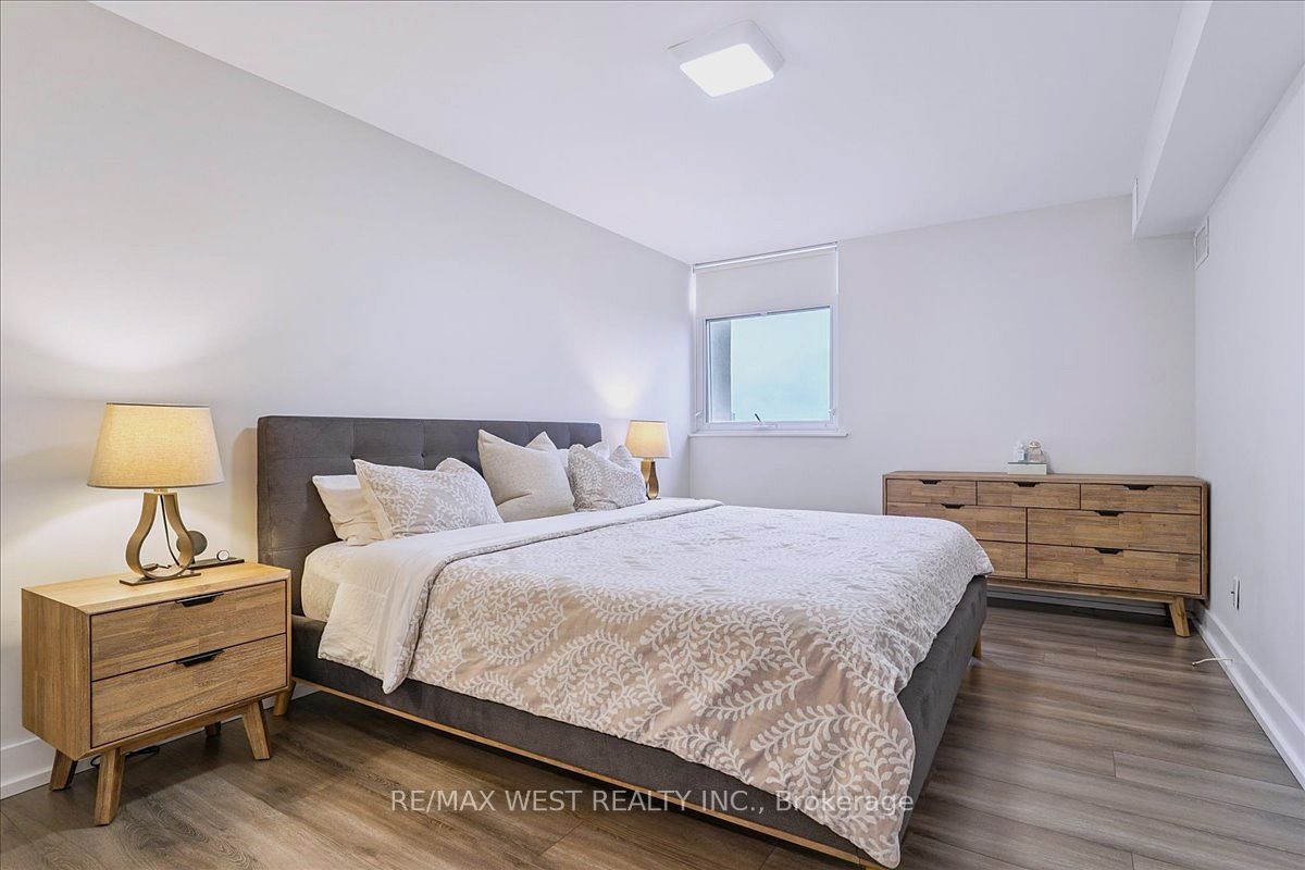 7811 Yonge Street 1008 Property Photo 5