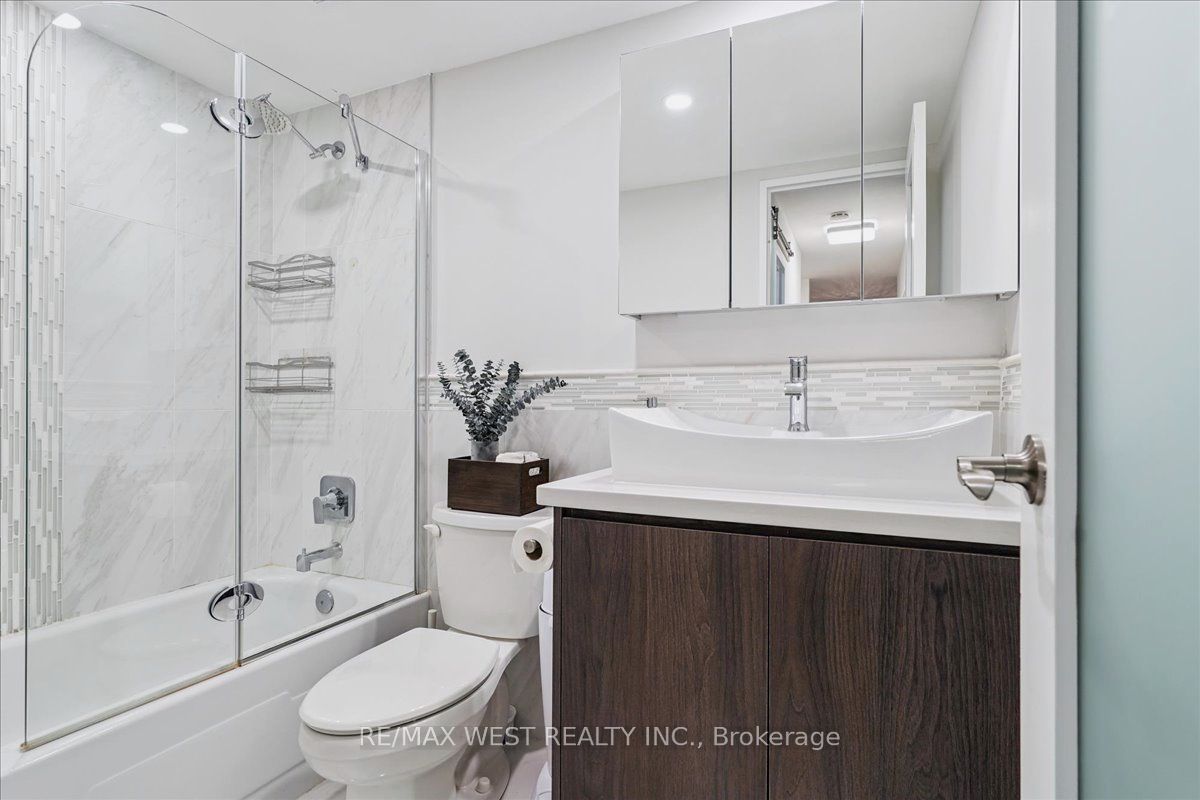 7811 Yonge Street 1008 Property Photo 7