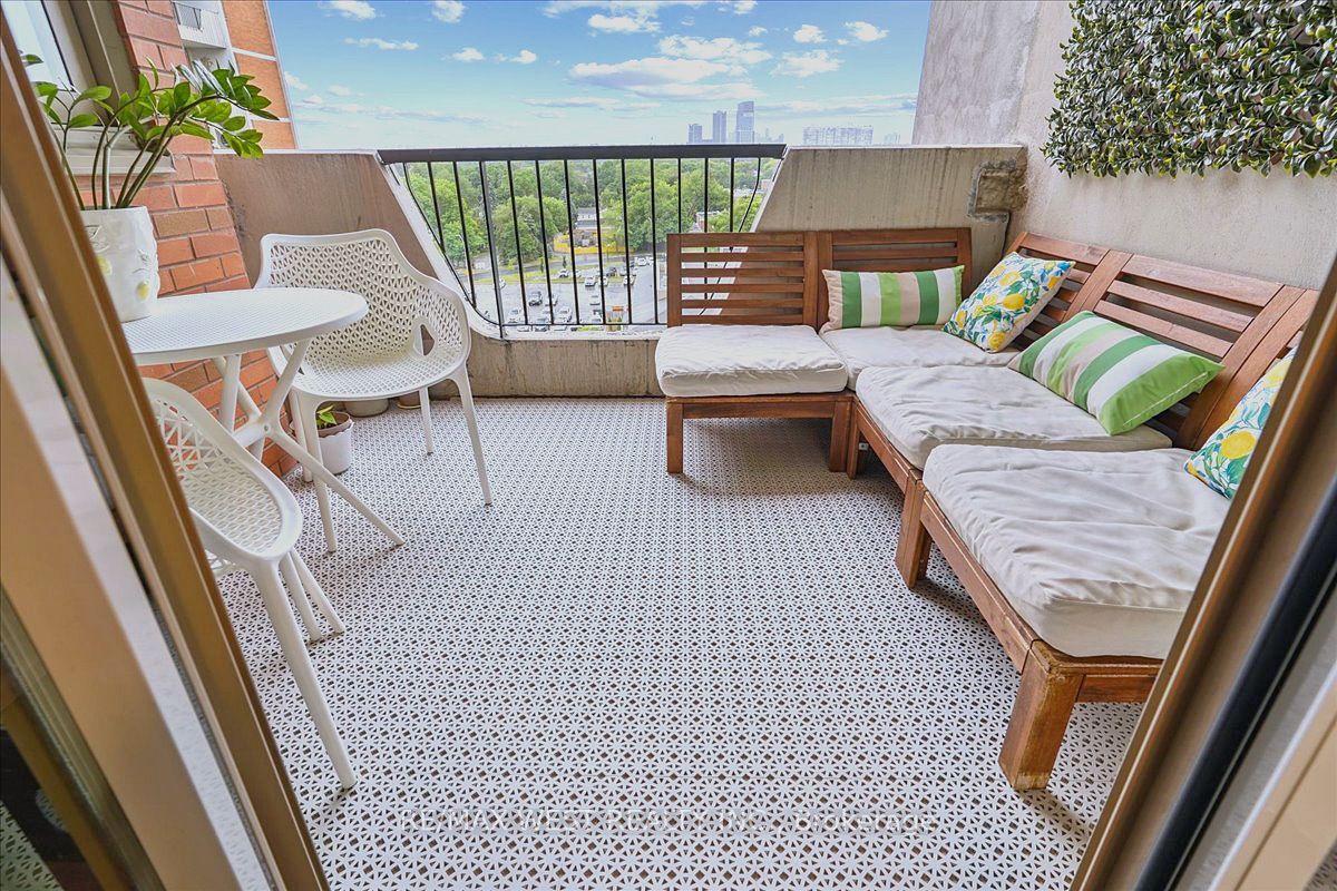 7811 Yonge Street 1008 Property Photo 10