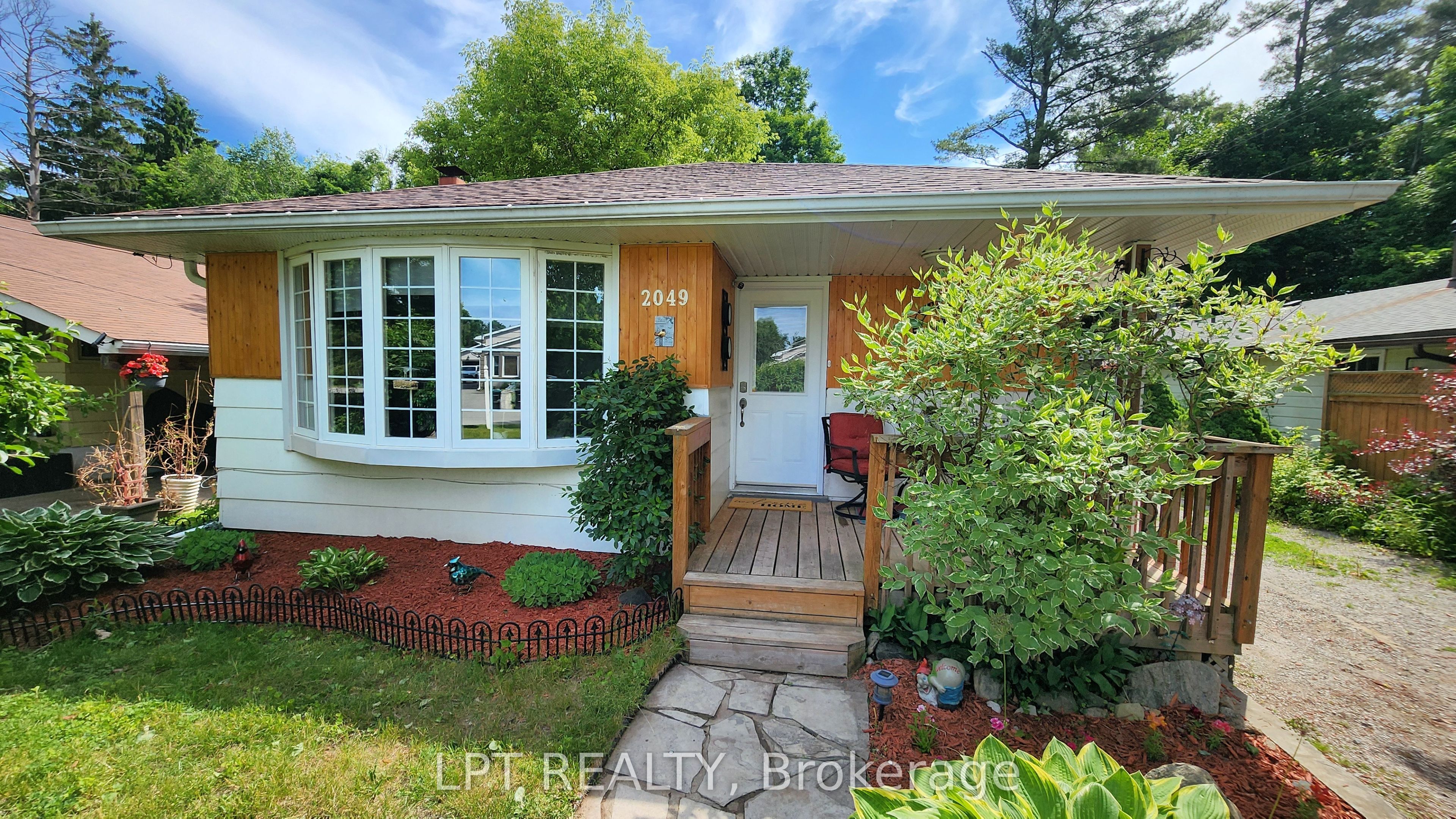 2049 Northern Avenue Property Photo 1