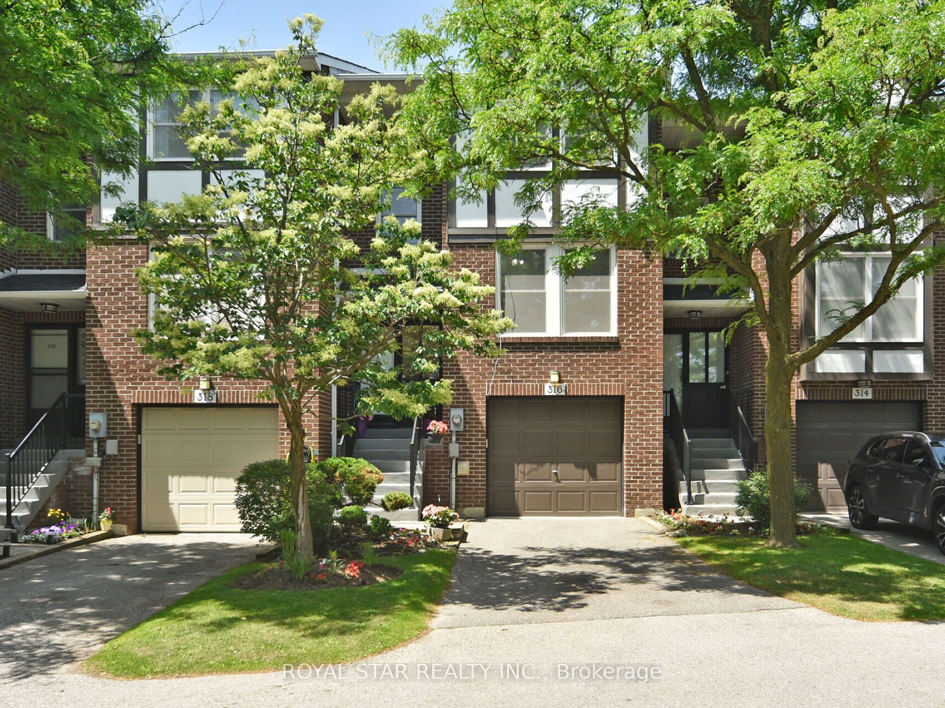 316 Simonston Boulevard Property Photo 1