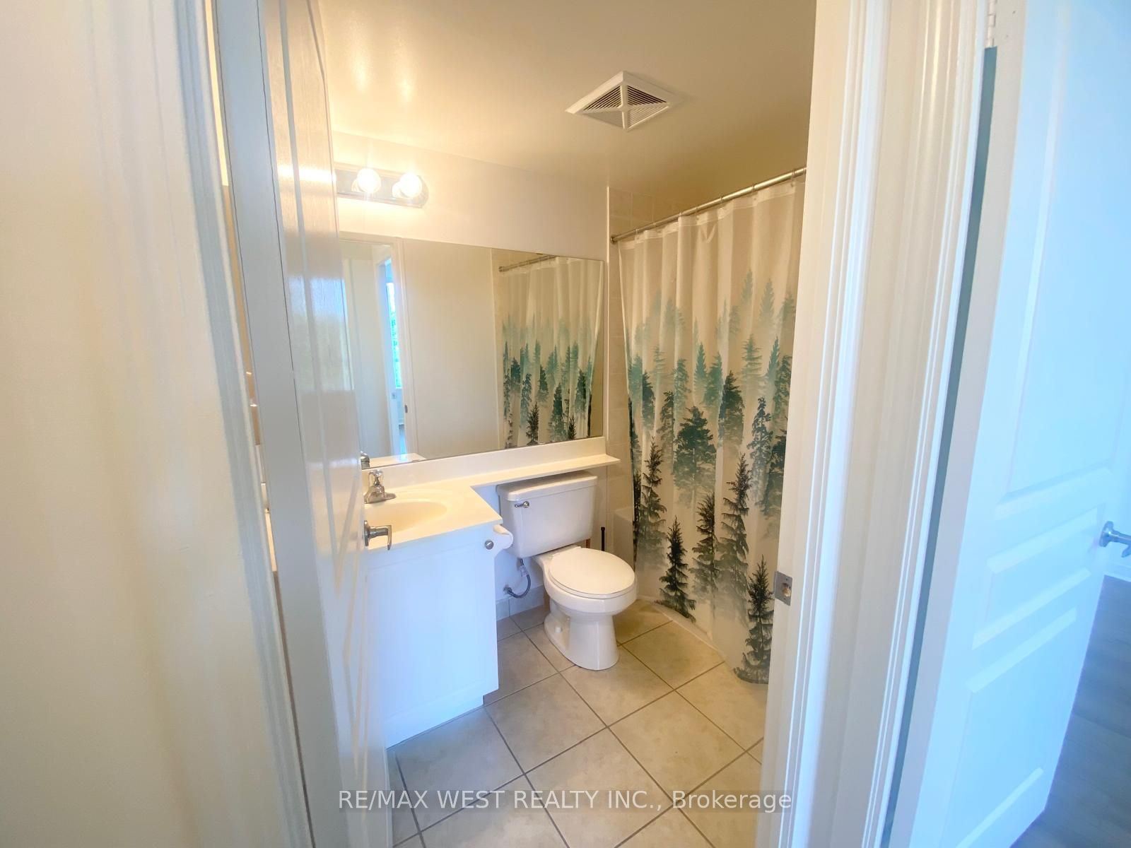 330 Red Maple Road W 512 Property Photo 10