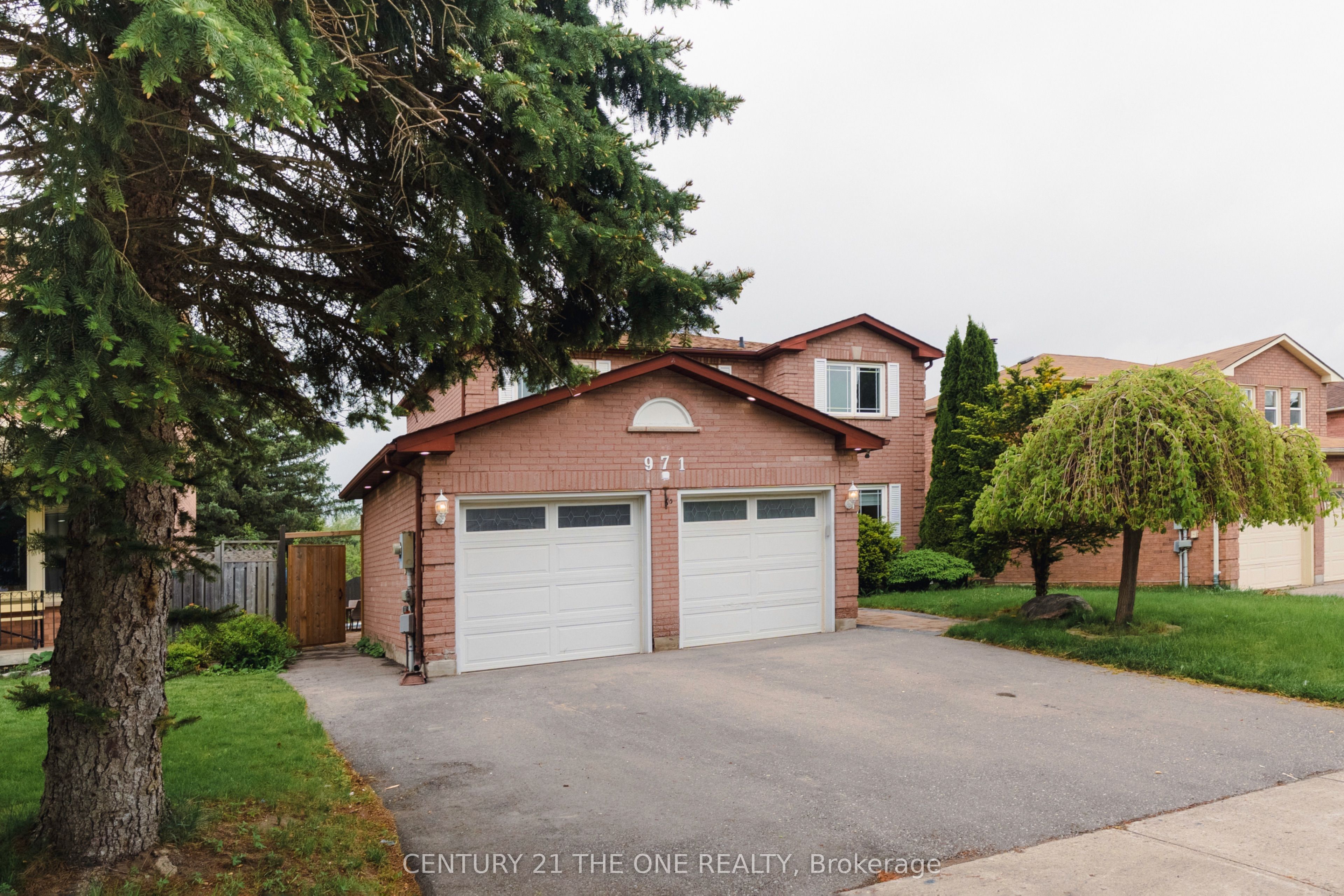 971 Leslie Valley Drive Property Photo 2