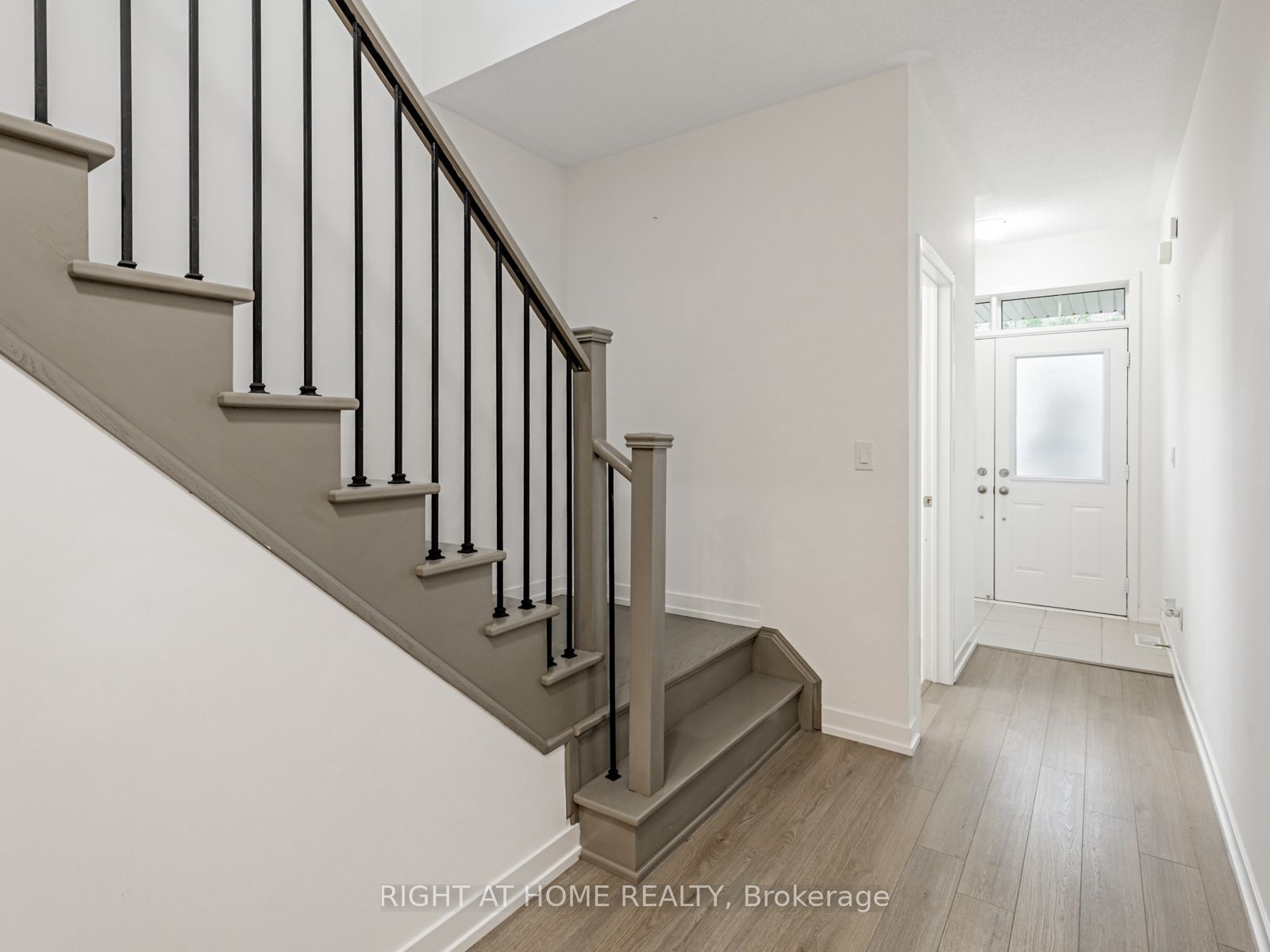 115 Knott End Crescent Property Photo 4