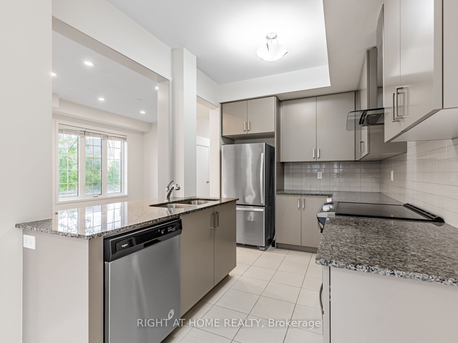 115 Knott End Crescent Property Photo 12