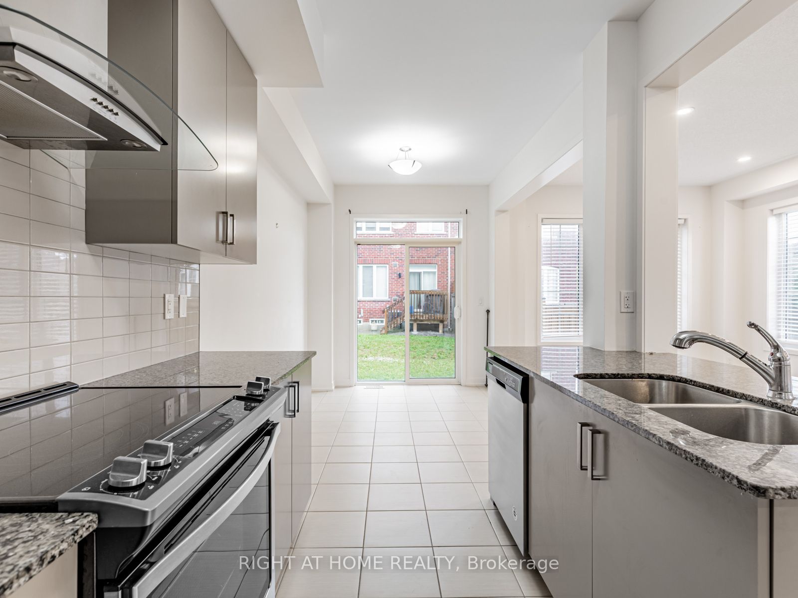 115 Knott End Crescent Property Photo 13