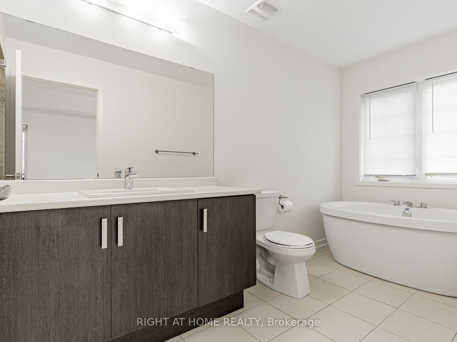 115 Knott End Crescent Property Photo 25
