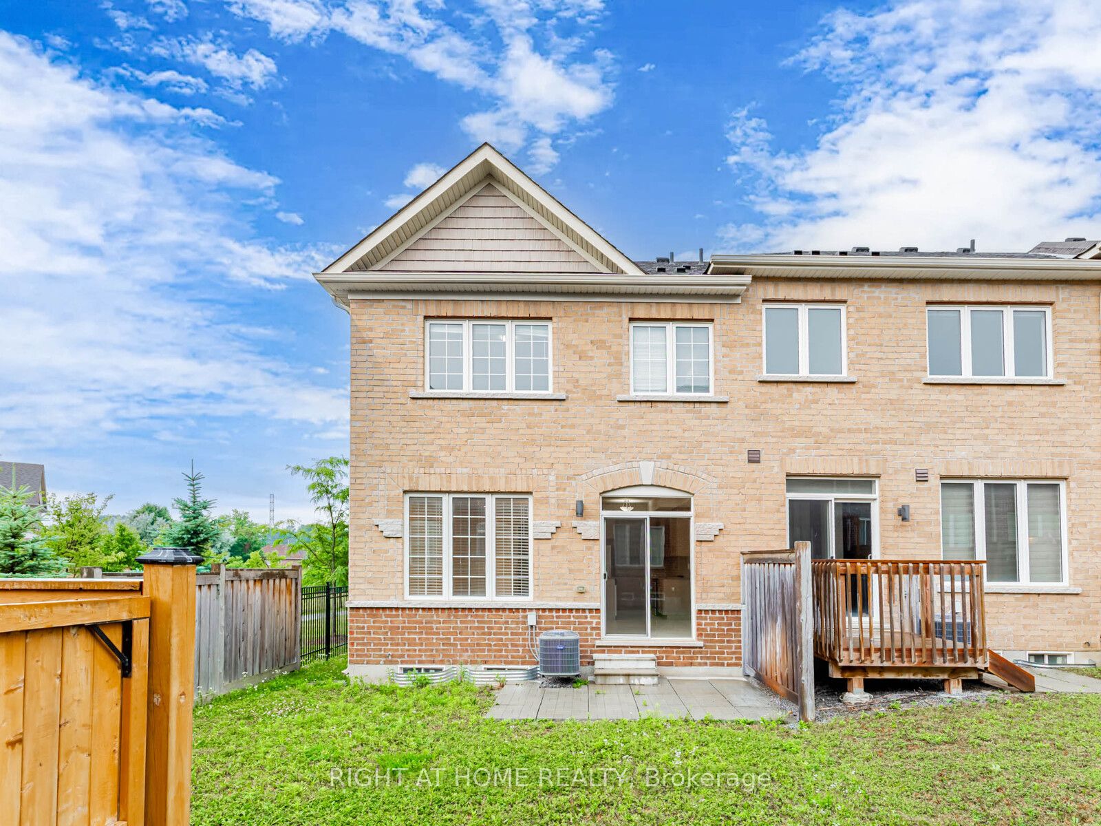 115 Knott End Crescent Property Photo 27